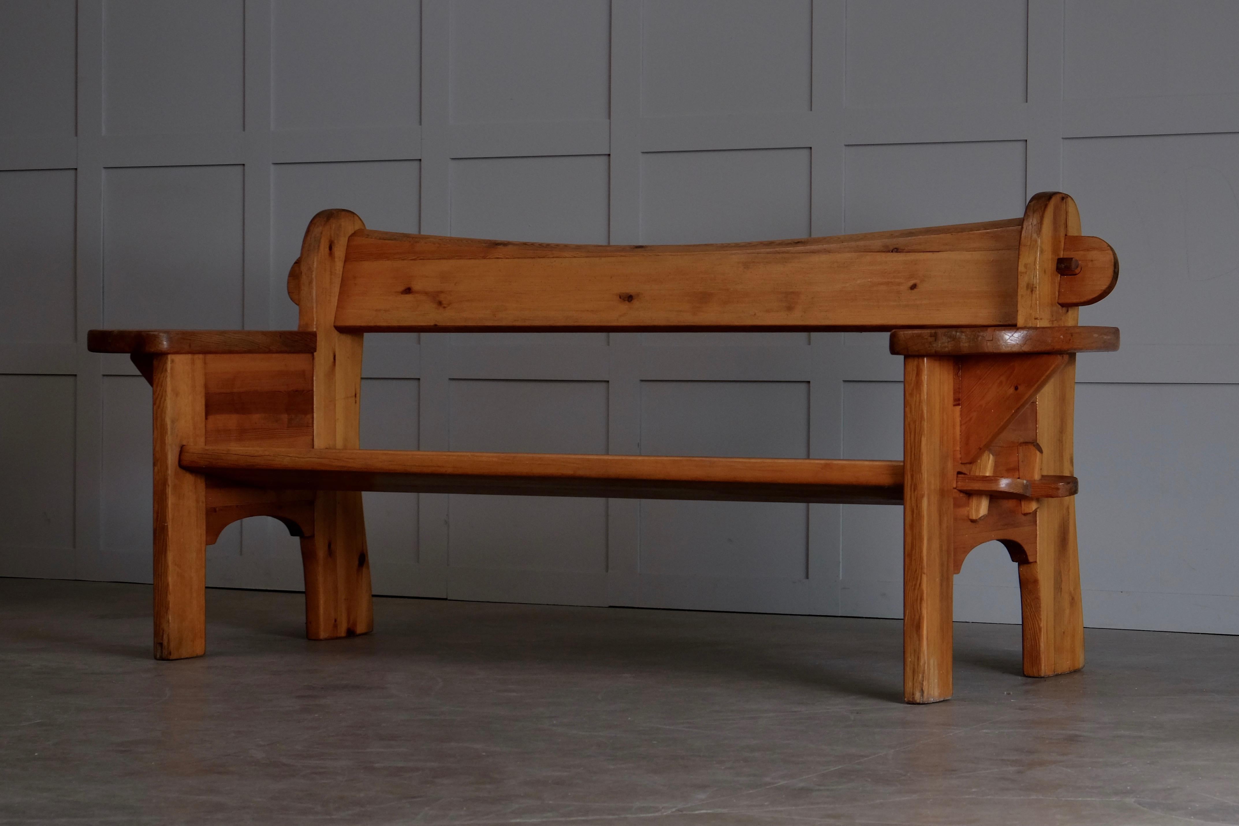 Pine sofa or bench produced in Sweden by Nordiska Kompaniet, 1960s.
Good condition, solid and stable.
  