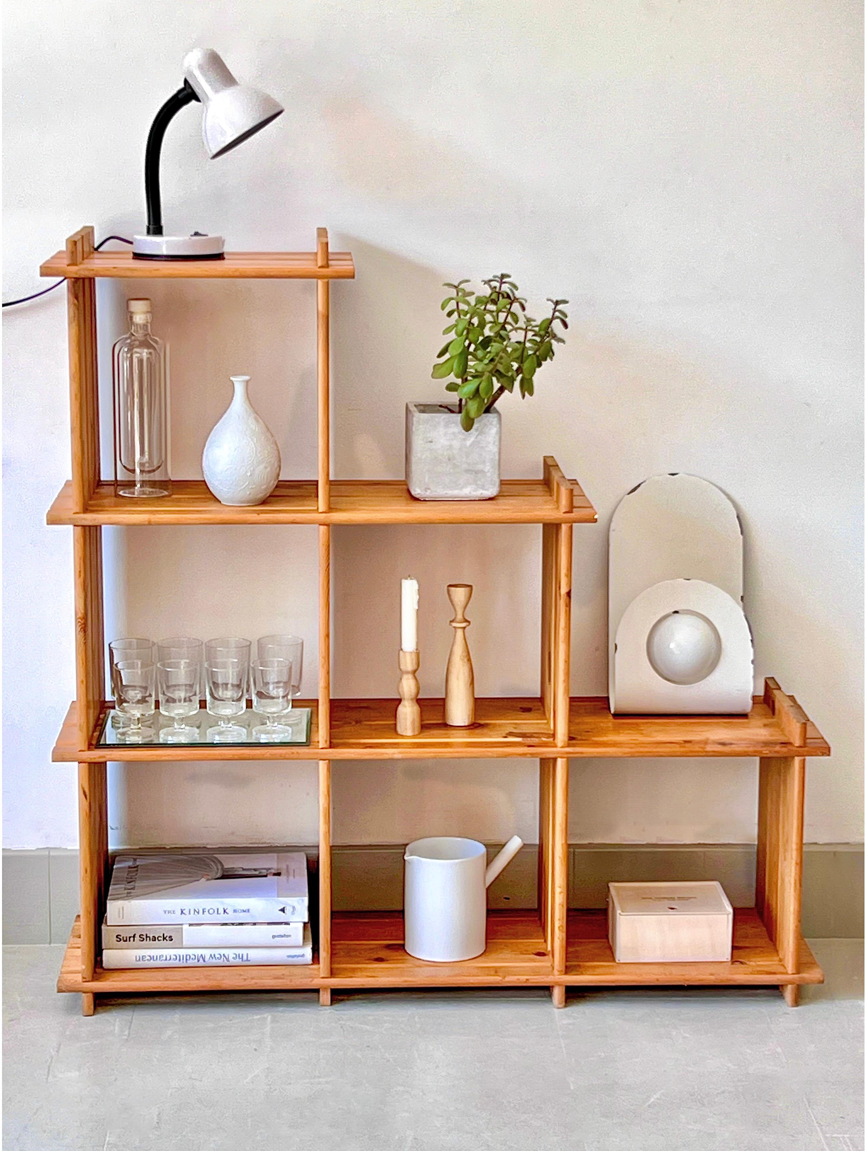 Pine staircase shelf from the 80s, in the Maison Regain style For Sale 6