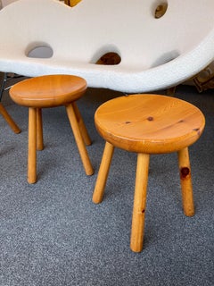 Hocker aus Kiefernholz, Charlotte Perriand zugeschrieben, Frankreich, 1960er Jahre
