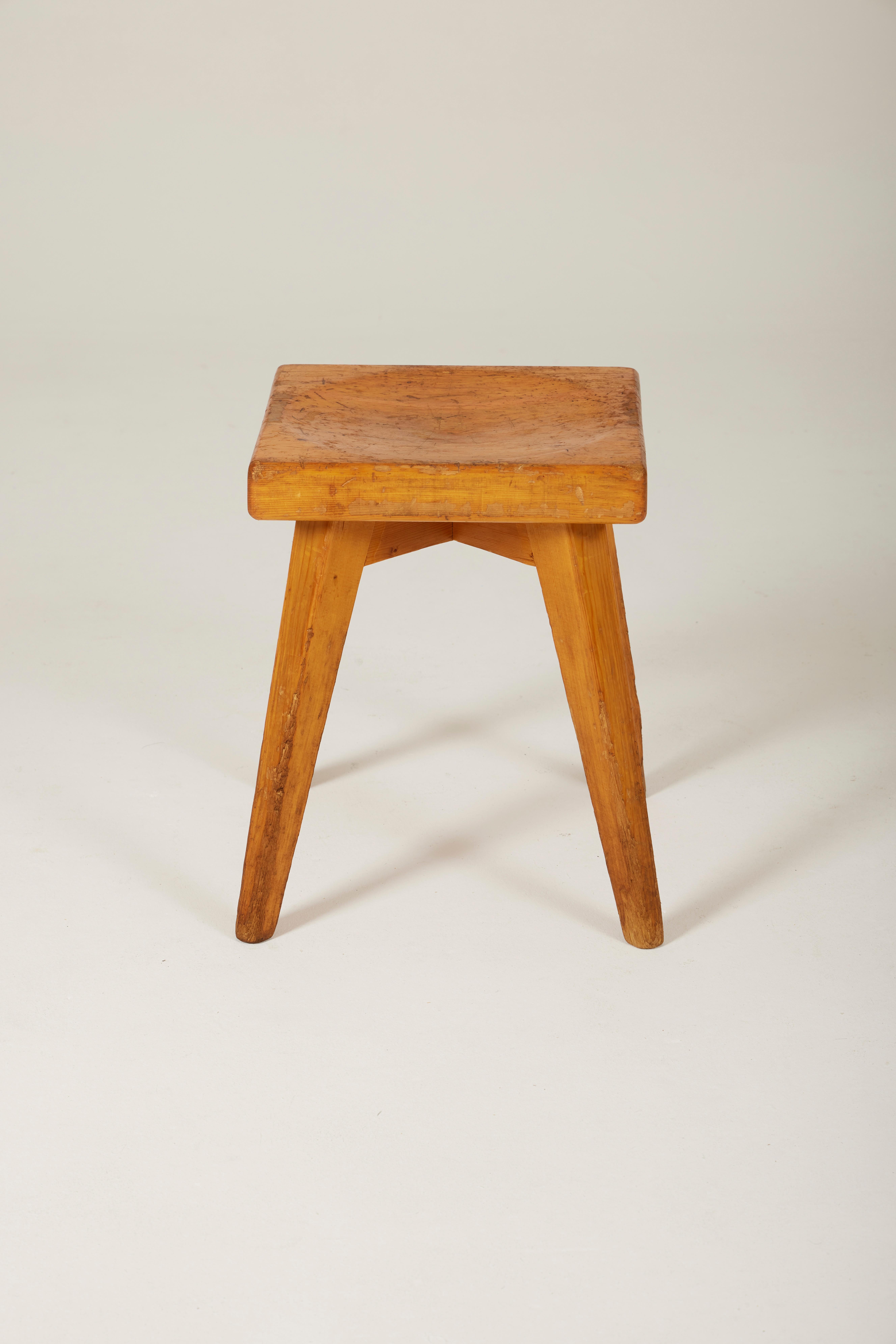 Mid-century pine Stool By the french designer Christian Durupt In Good Condition For Sale In PARIS, FR