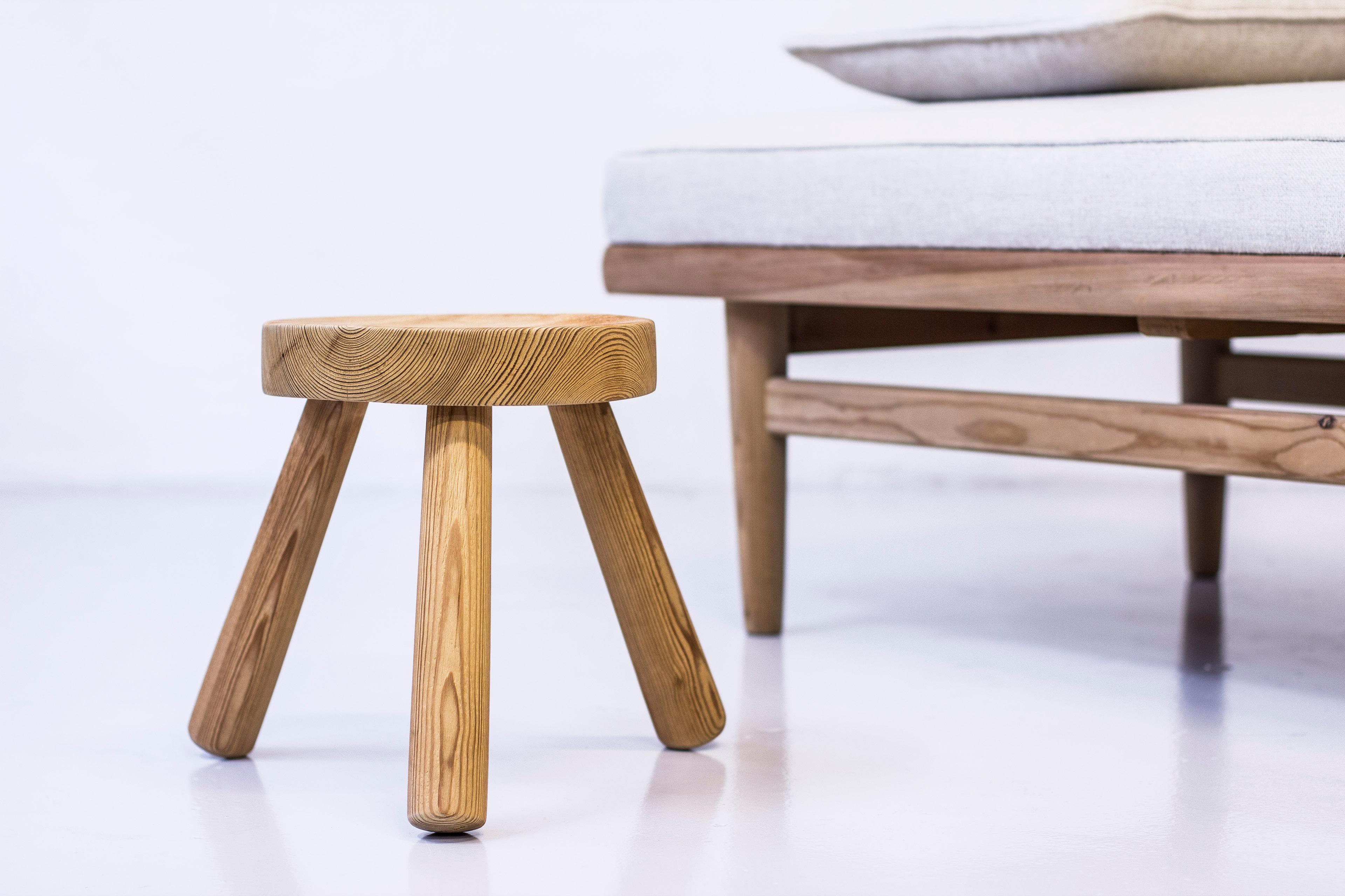 Pine stool by Ingvar Hildingsson, Sweden, 1940s In Good Condition In Hägersten, SE