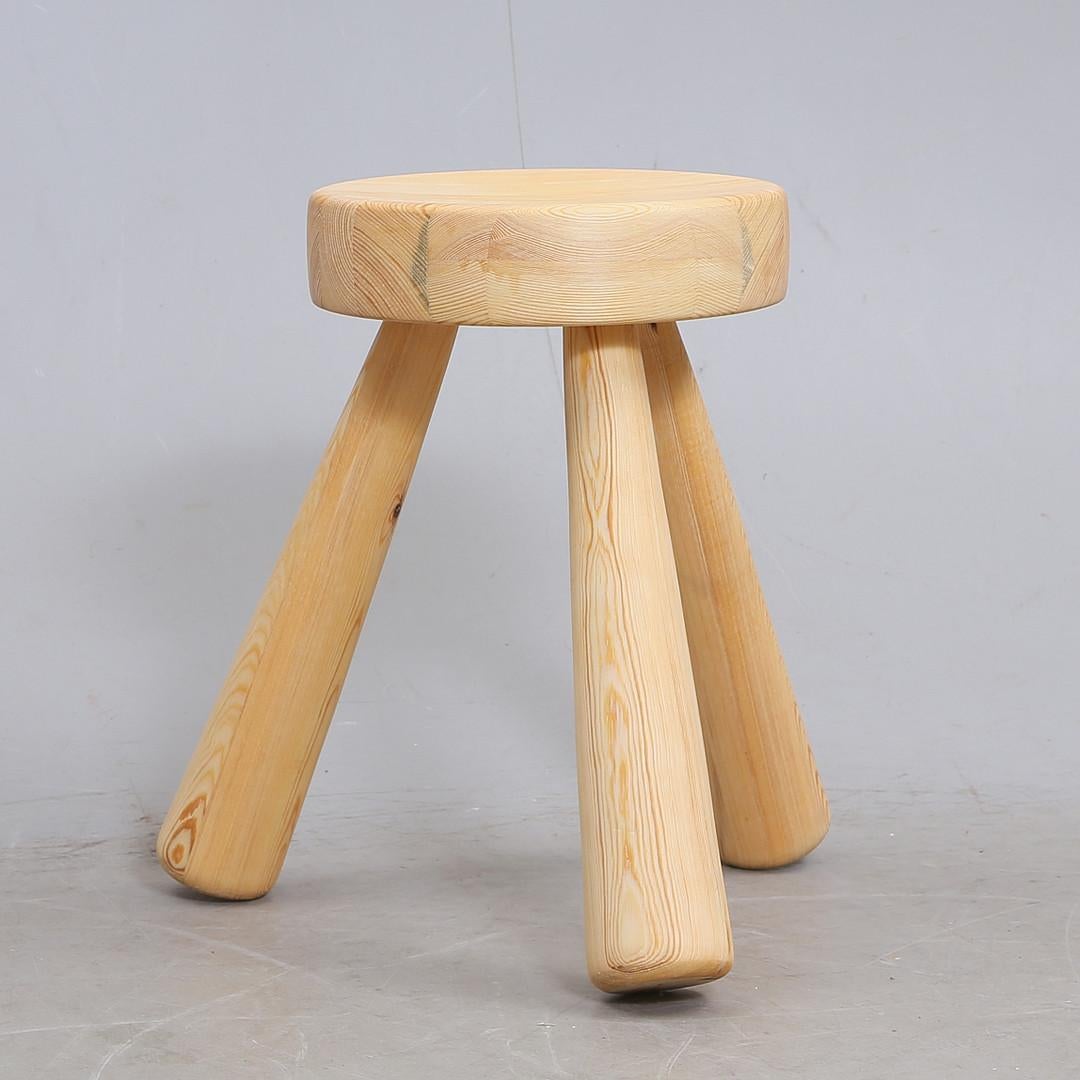 Pine stool by Ingvar Hildingsson. Sweden, 1970's In Good Condition For Sale In Venice, CA