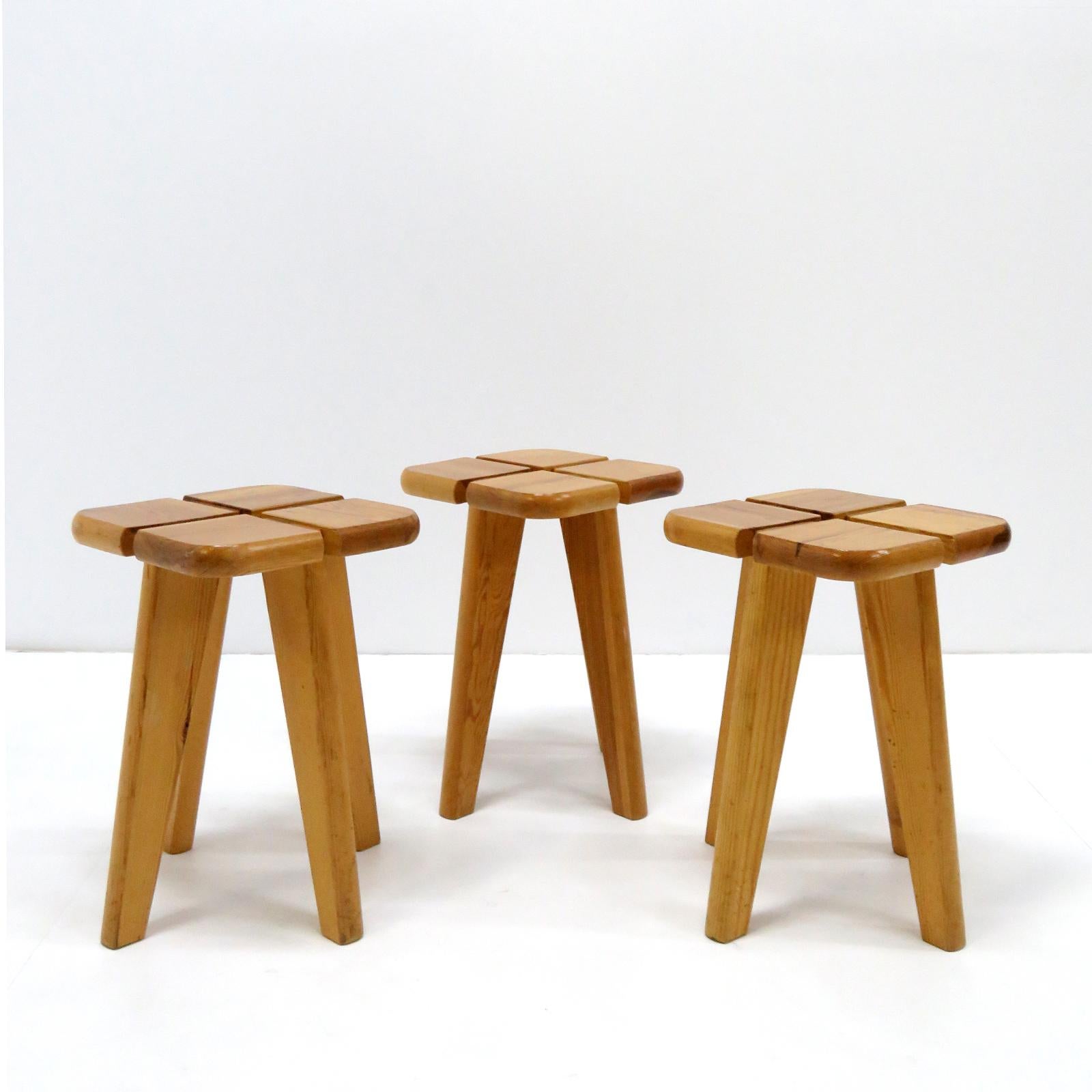 Wonderful Scandinavian modern lacquered pinewood stools in style of Lisa Johansson-Pape's lovely four-leaf clover 