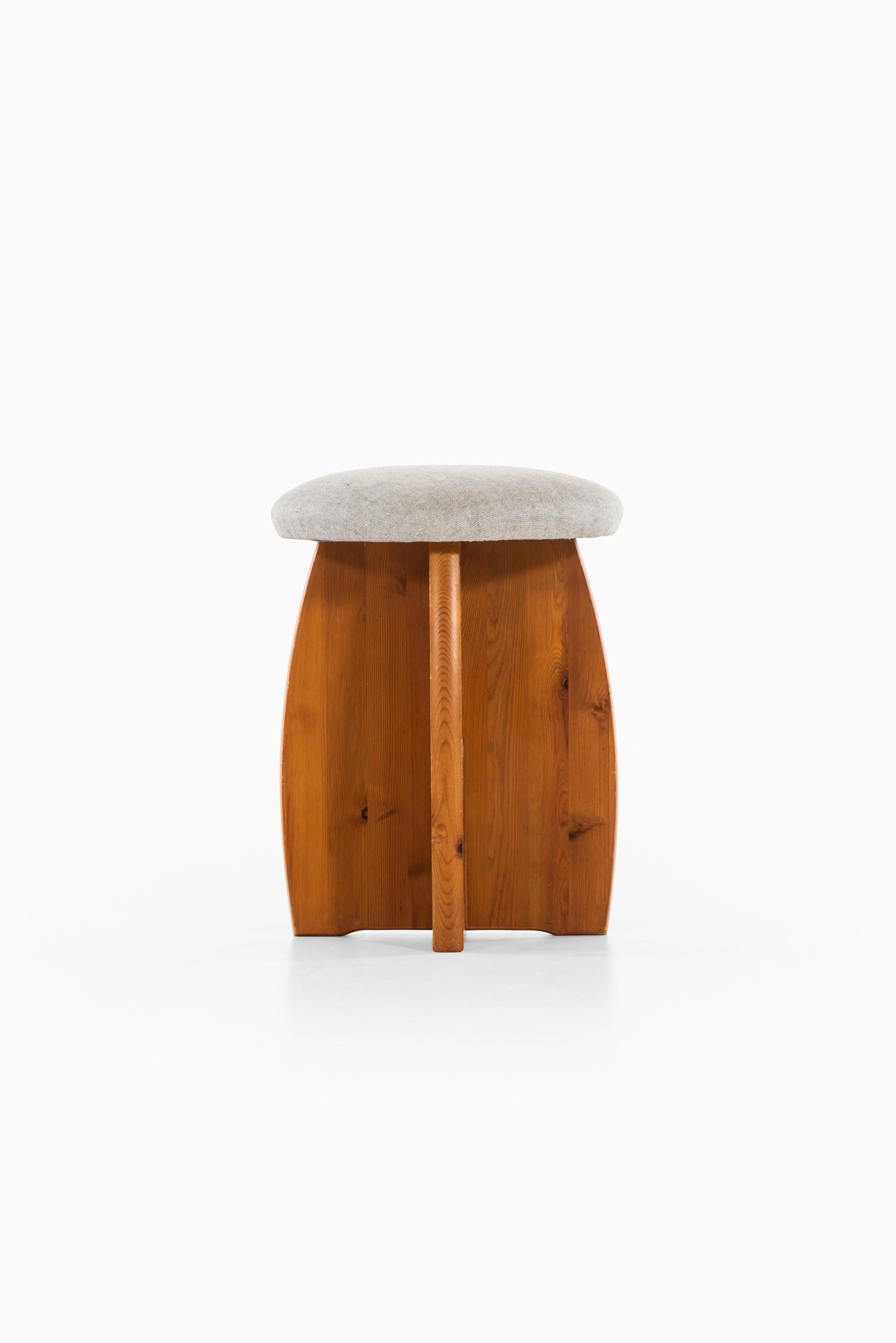 Set of 3 stools by unknown designer. Produced in Sweden.