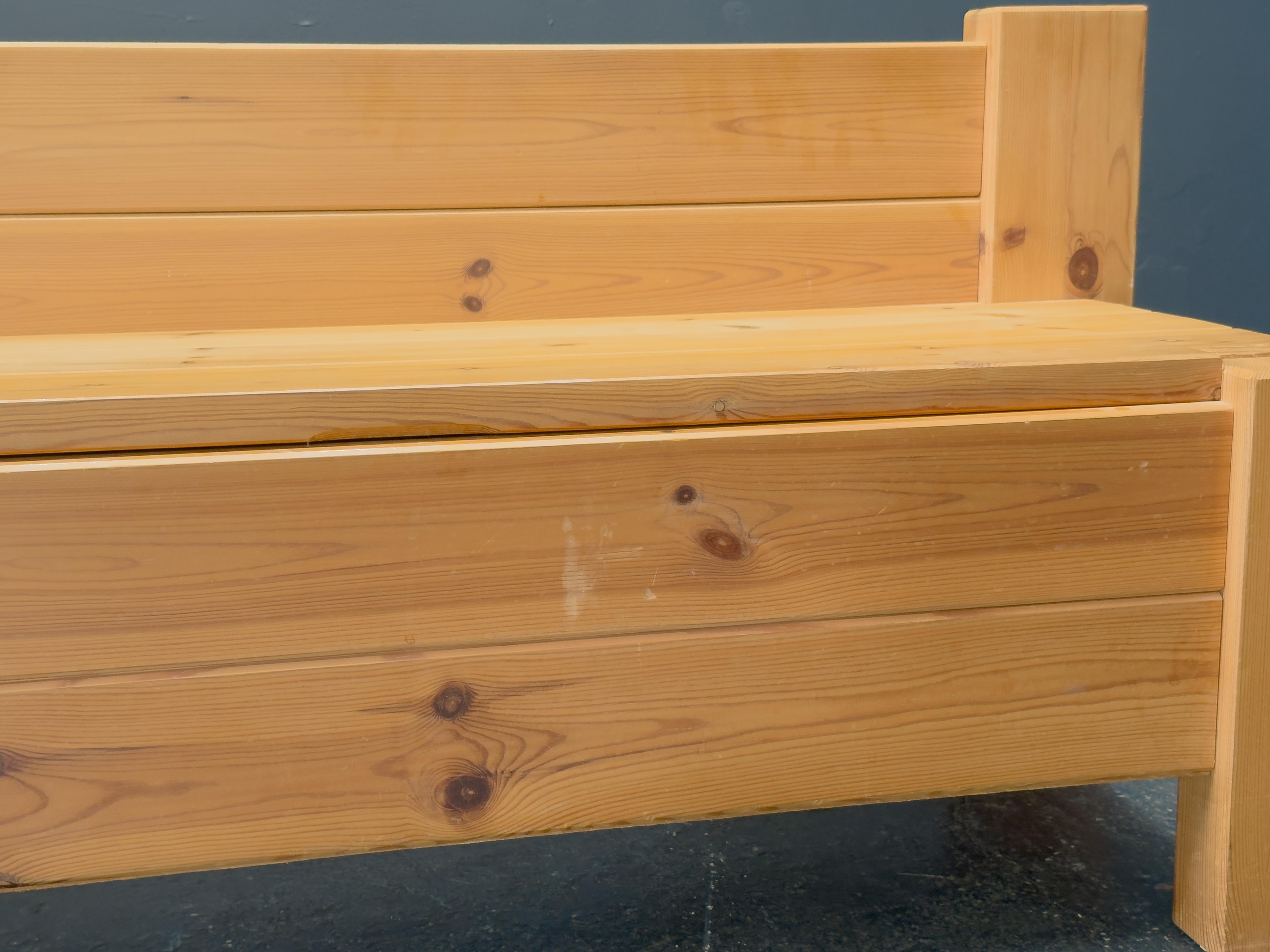 Banc de rangement en pin en vente 1