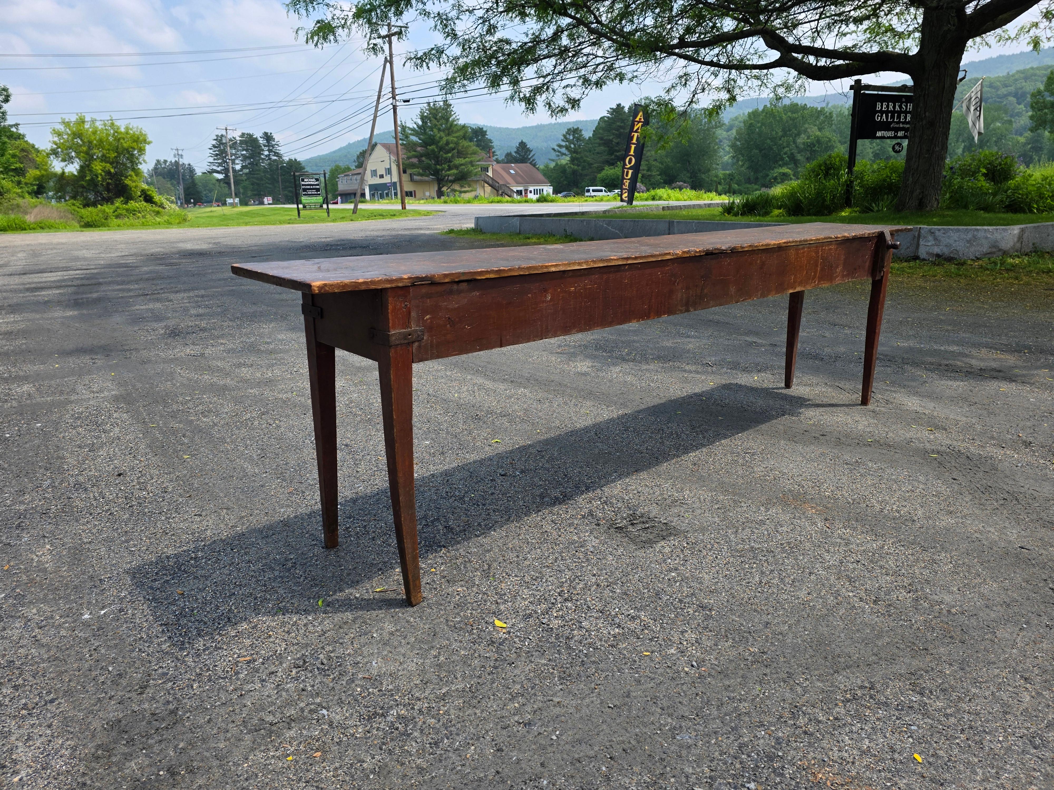Pine table im Angebot 2