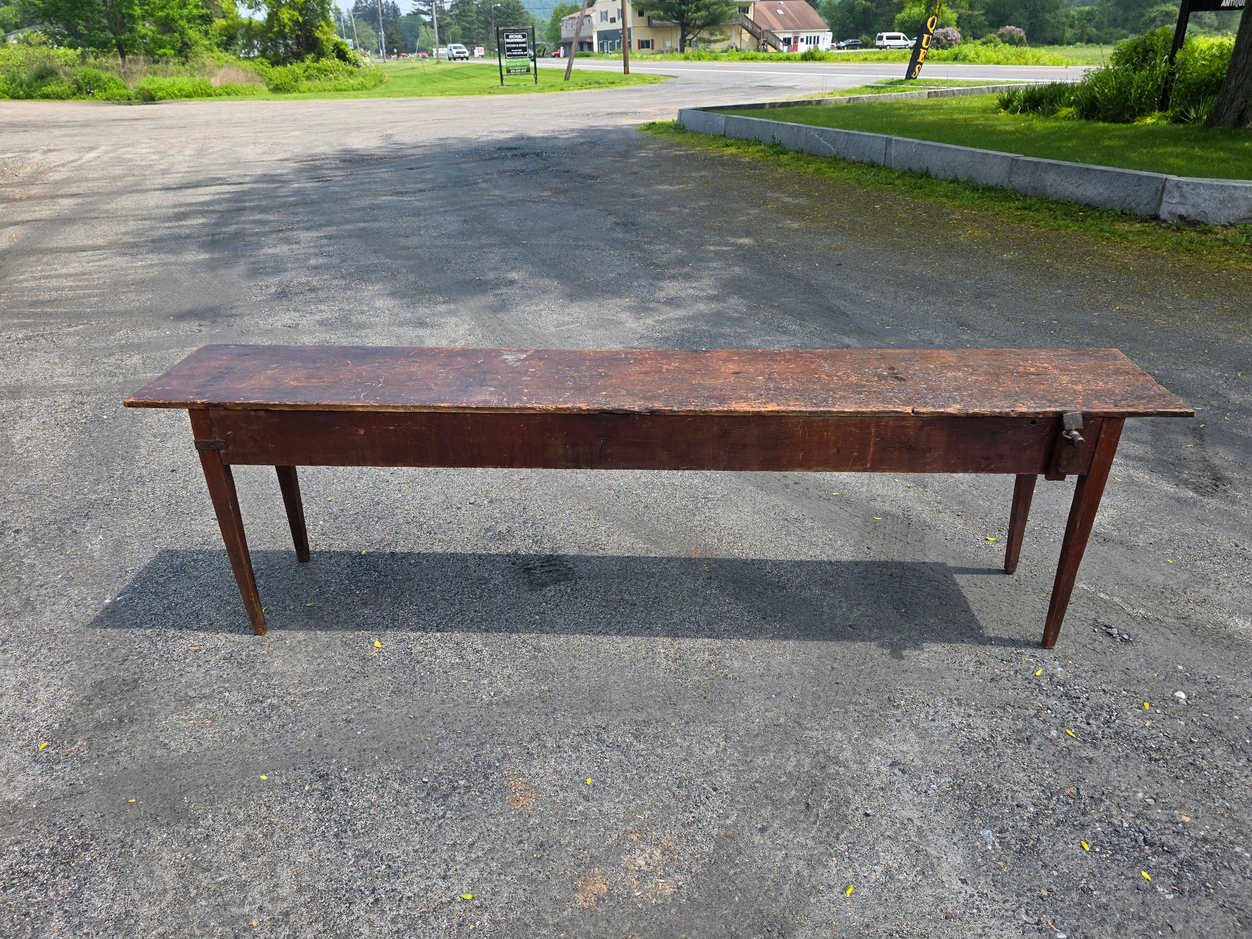 Pine table (amerikanisch) im Angebot