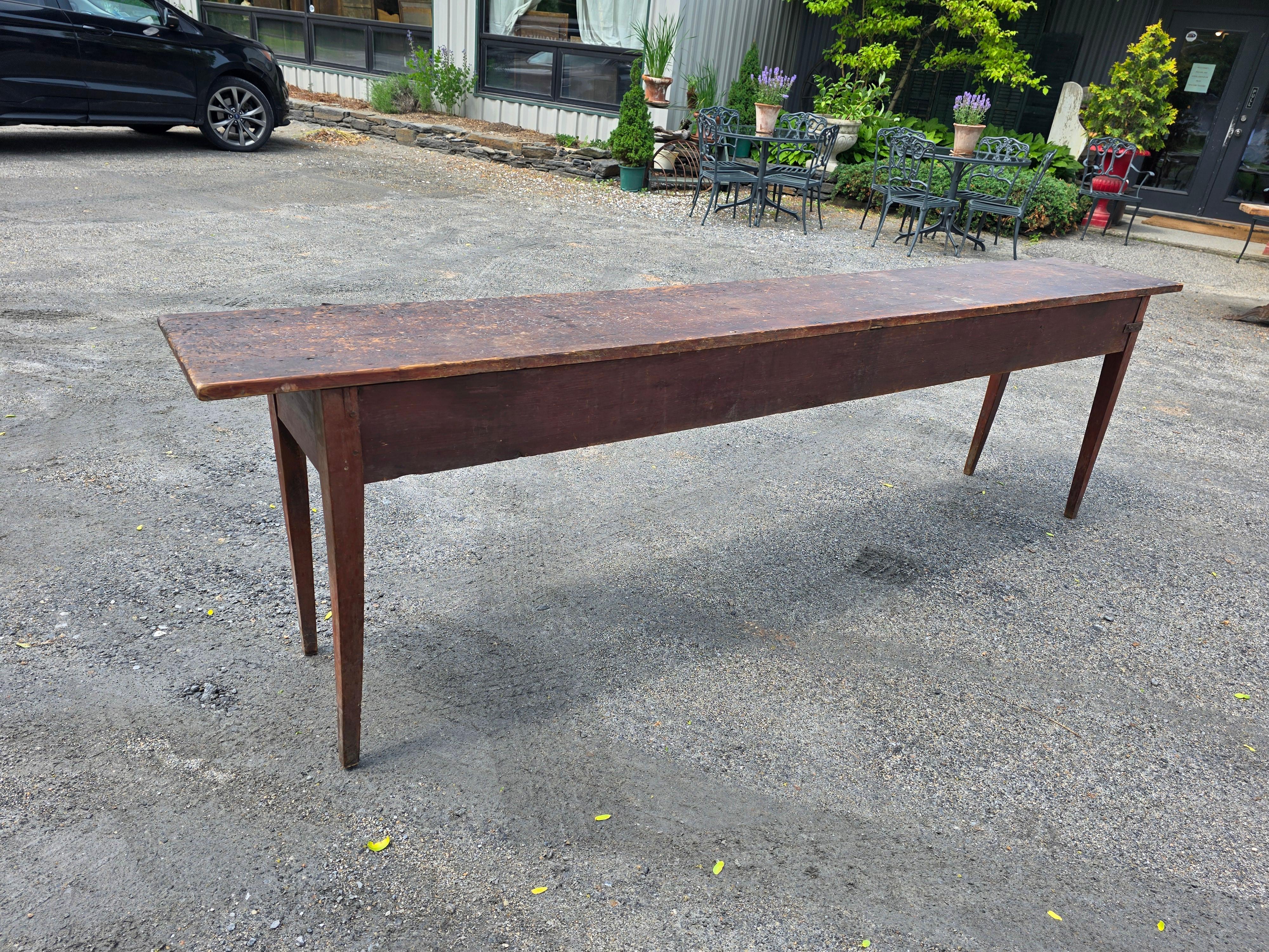 Pine table (Eisen) im Angebot