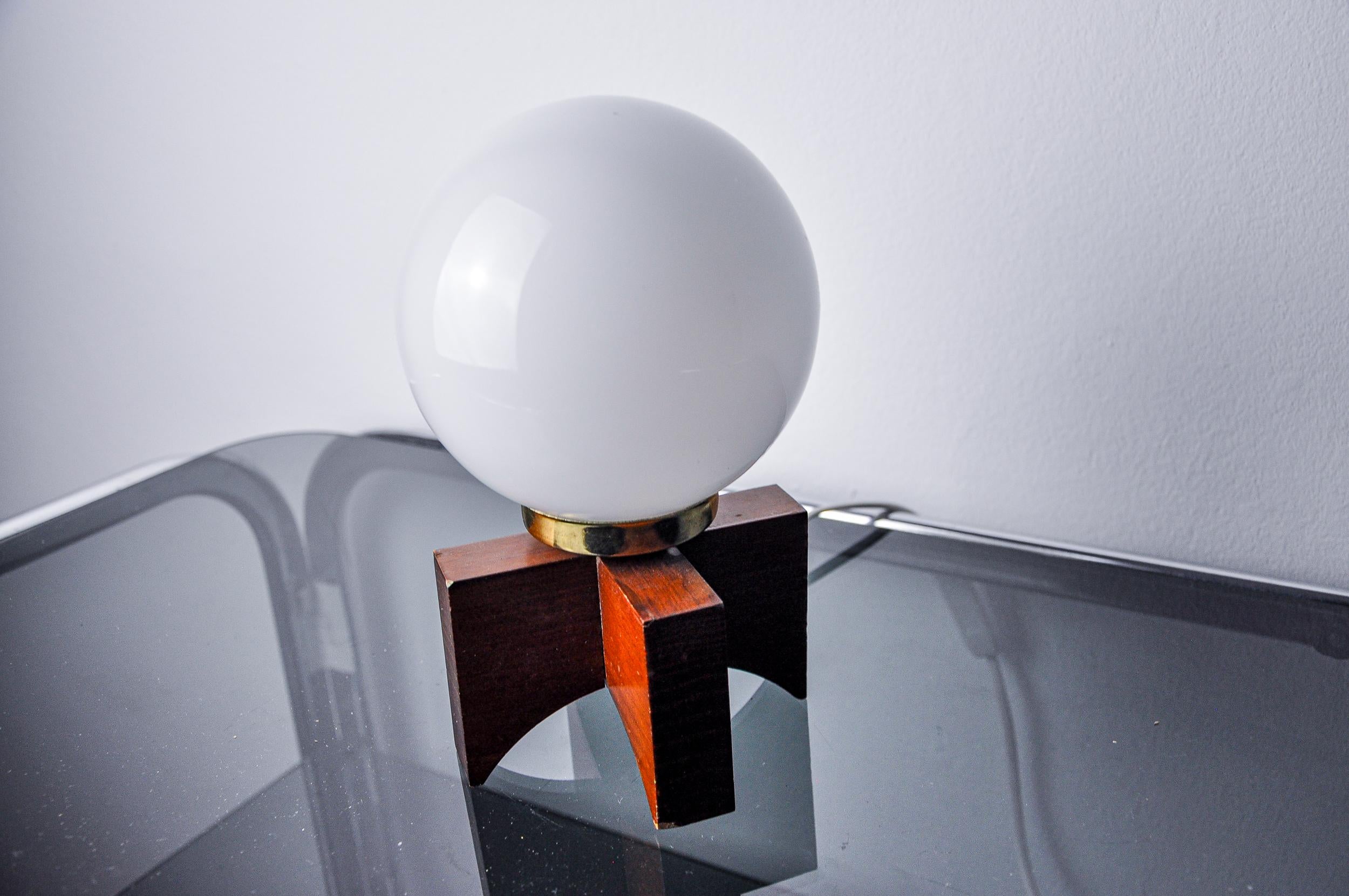 Pine table lamp and opaline globe, folk art, Spain, 1970 In Good Condition For Sale In BARCELONA, ES