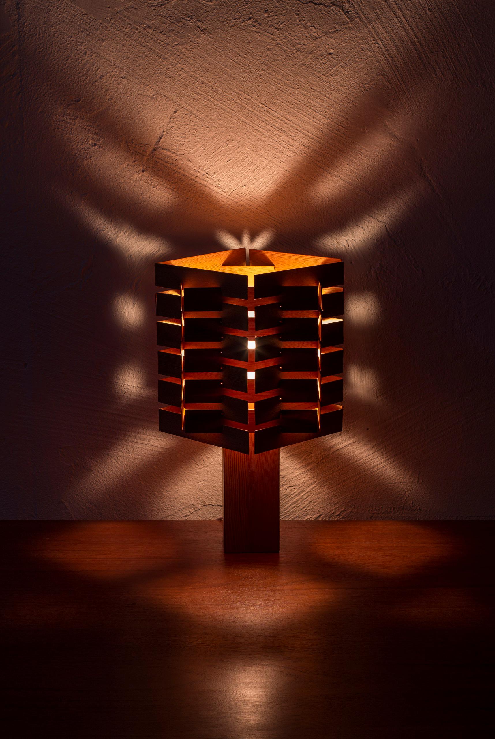 Pine Table lamp attributed to Bengt Lindroos. Sweden, 1960s For Sale 4