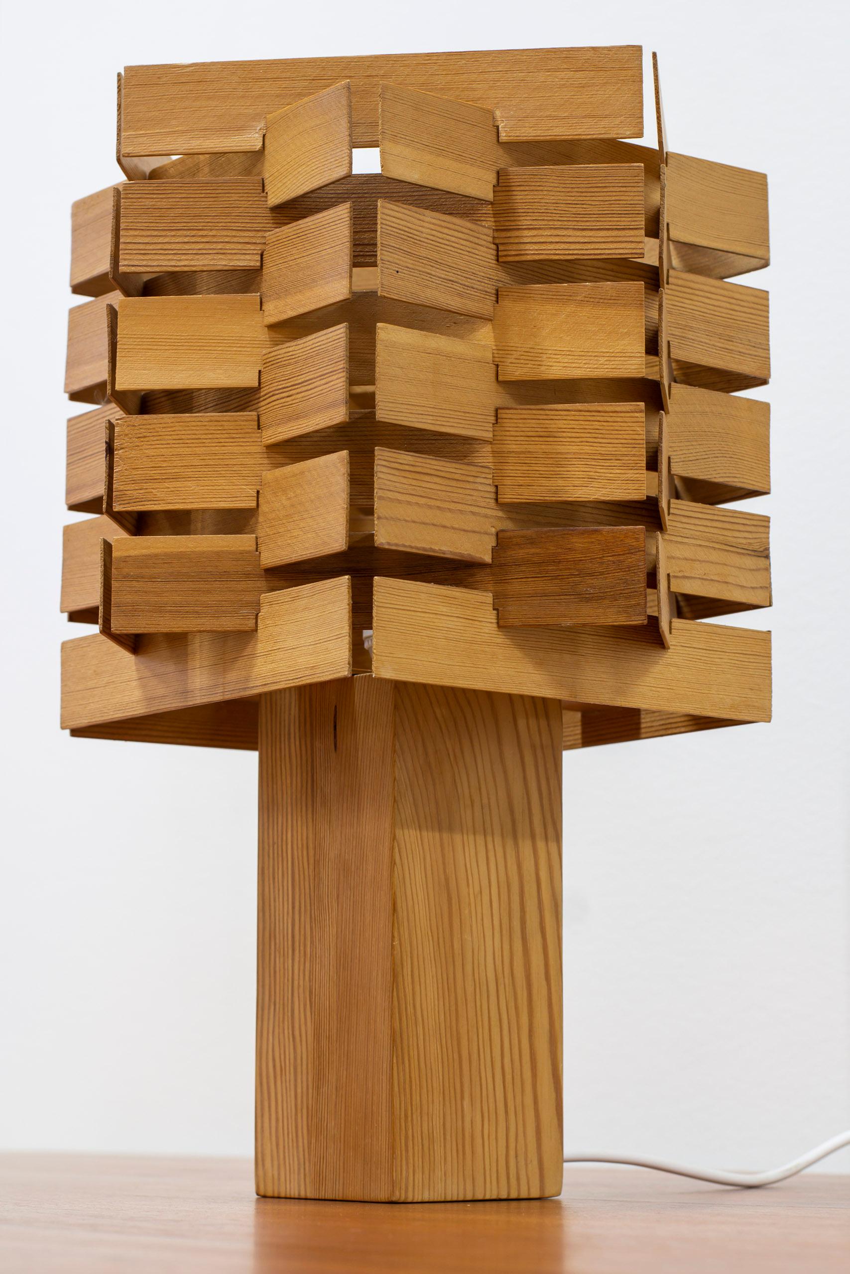 Scandinavian Modern Pine Table lamp attributed to Bengt Lindroos. Sweden, 1960s For Sale