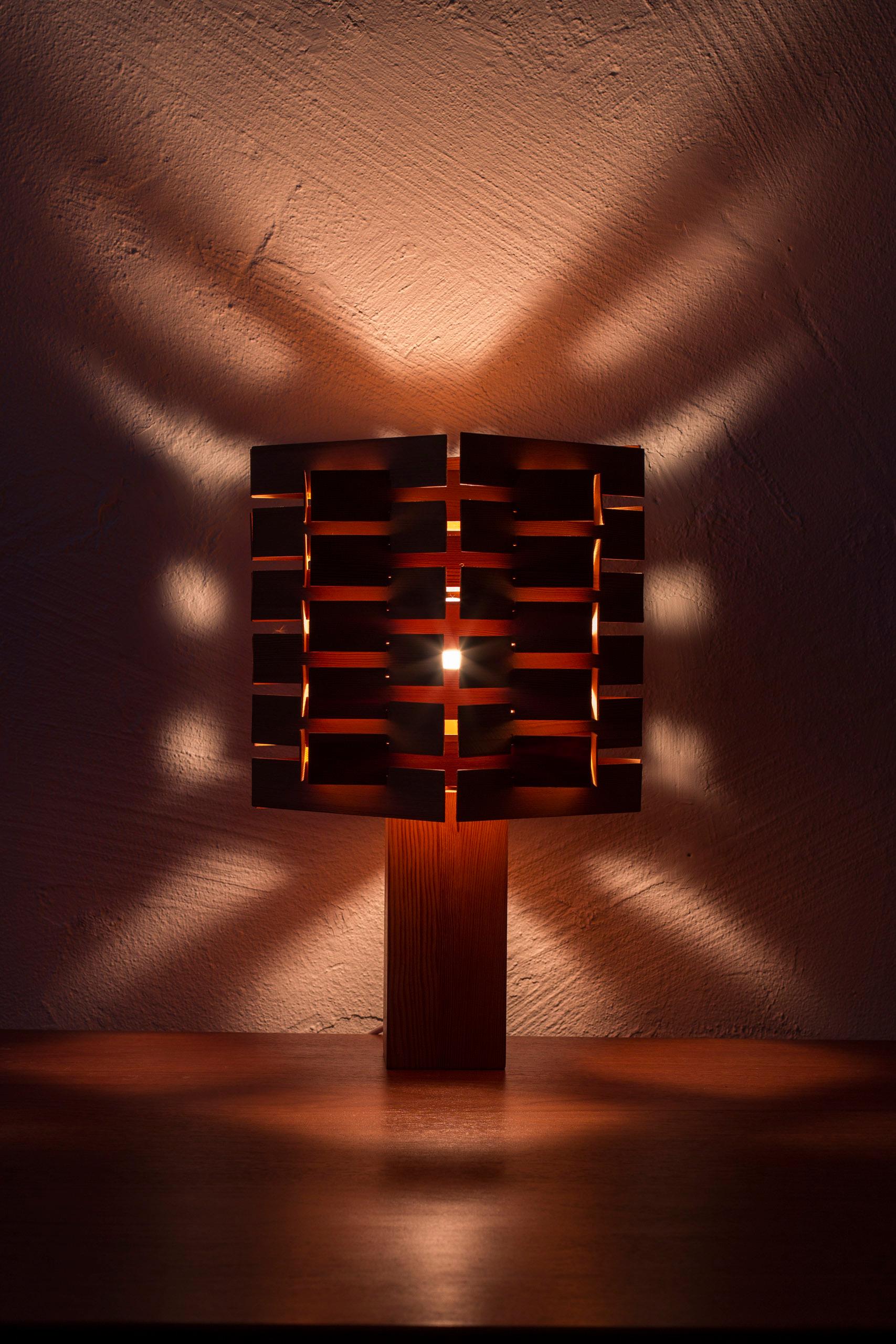 Swedish Pine Table lamp attributed to Bengt Lindroos. Sweden, 1960s For Sale