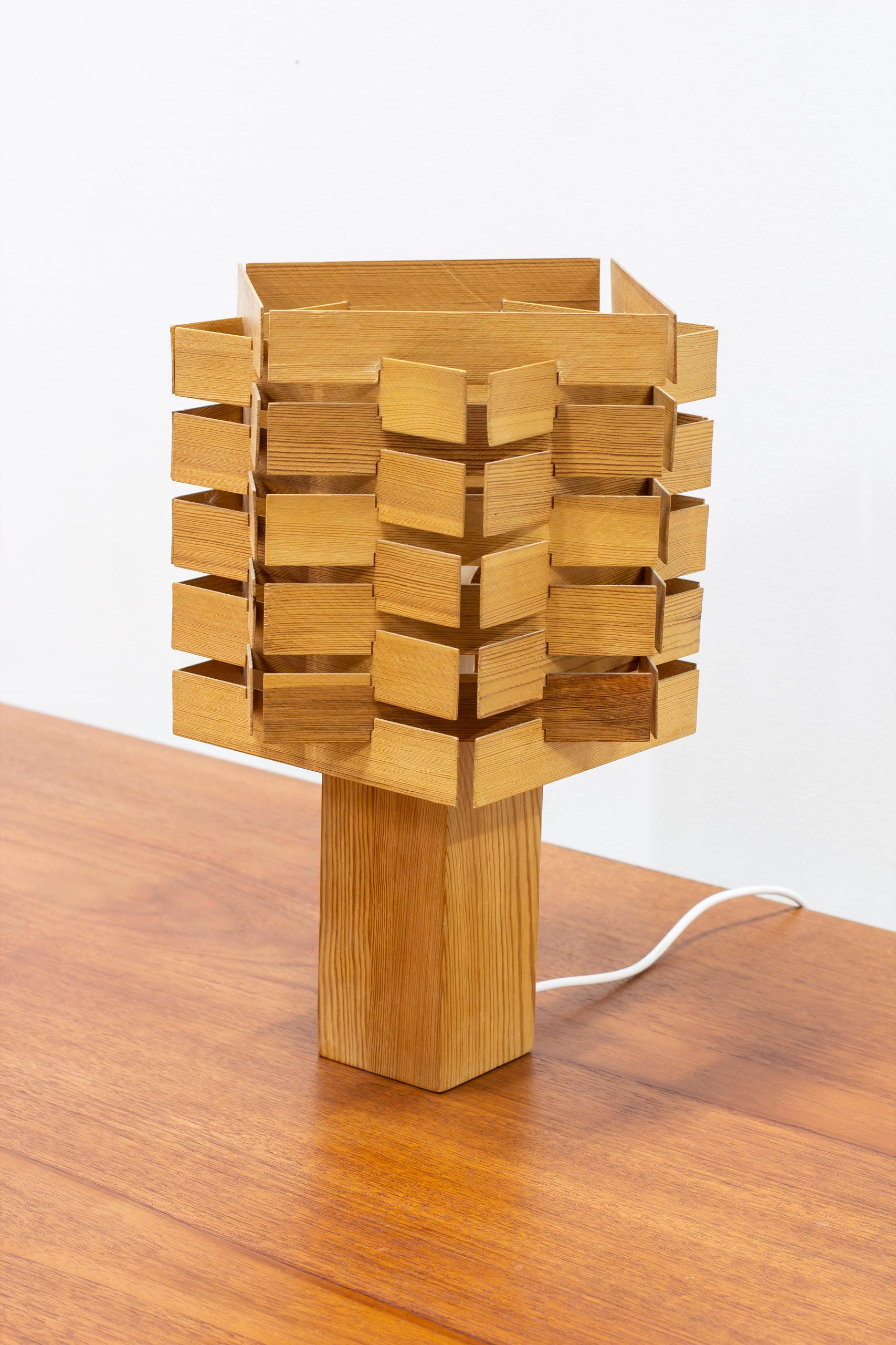 Pine Table lamp attributed to Bengt Lindroos. Sweden, 1960s For Sale 1