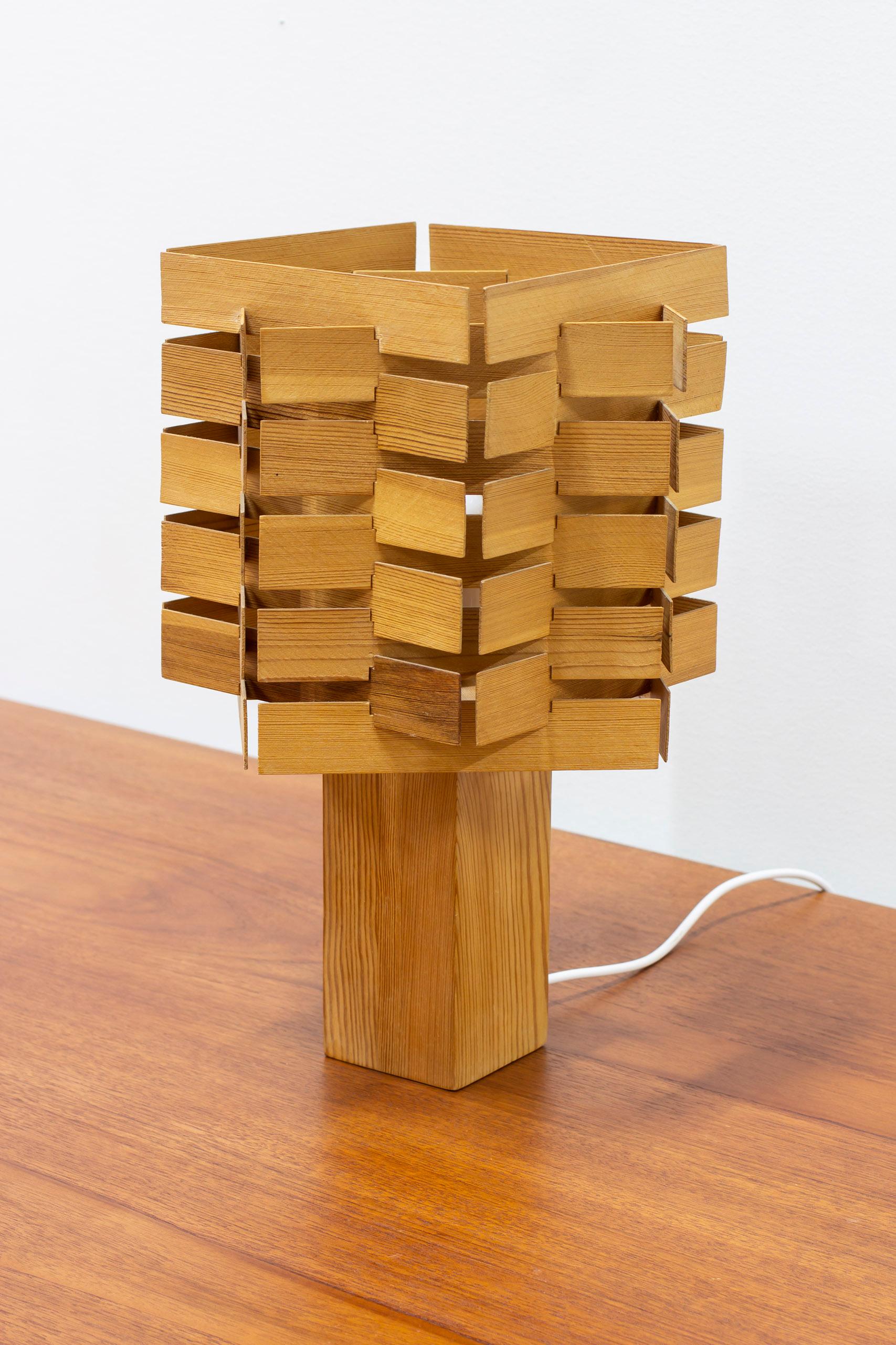 Pine Table lamp attributed to Bengt Lindroos. Sweden, 1960s For Sale 2