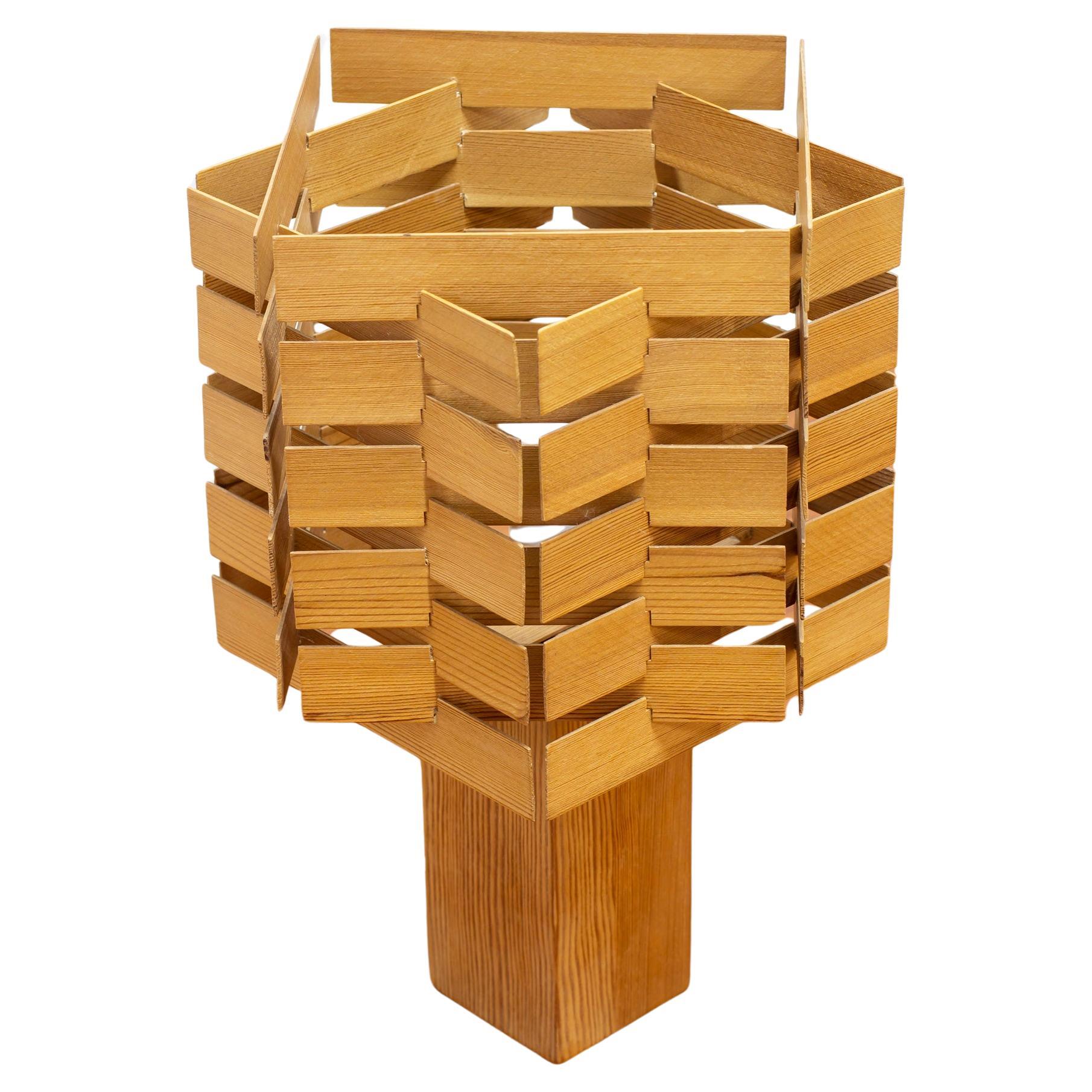 Lampe de table en pin attribuée à Bengt Lindroos. Suède, années 1960