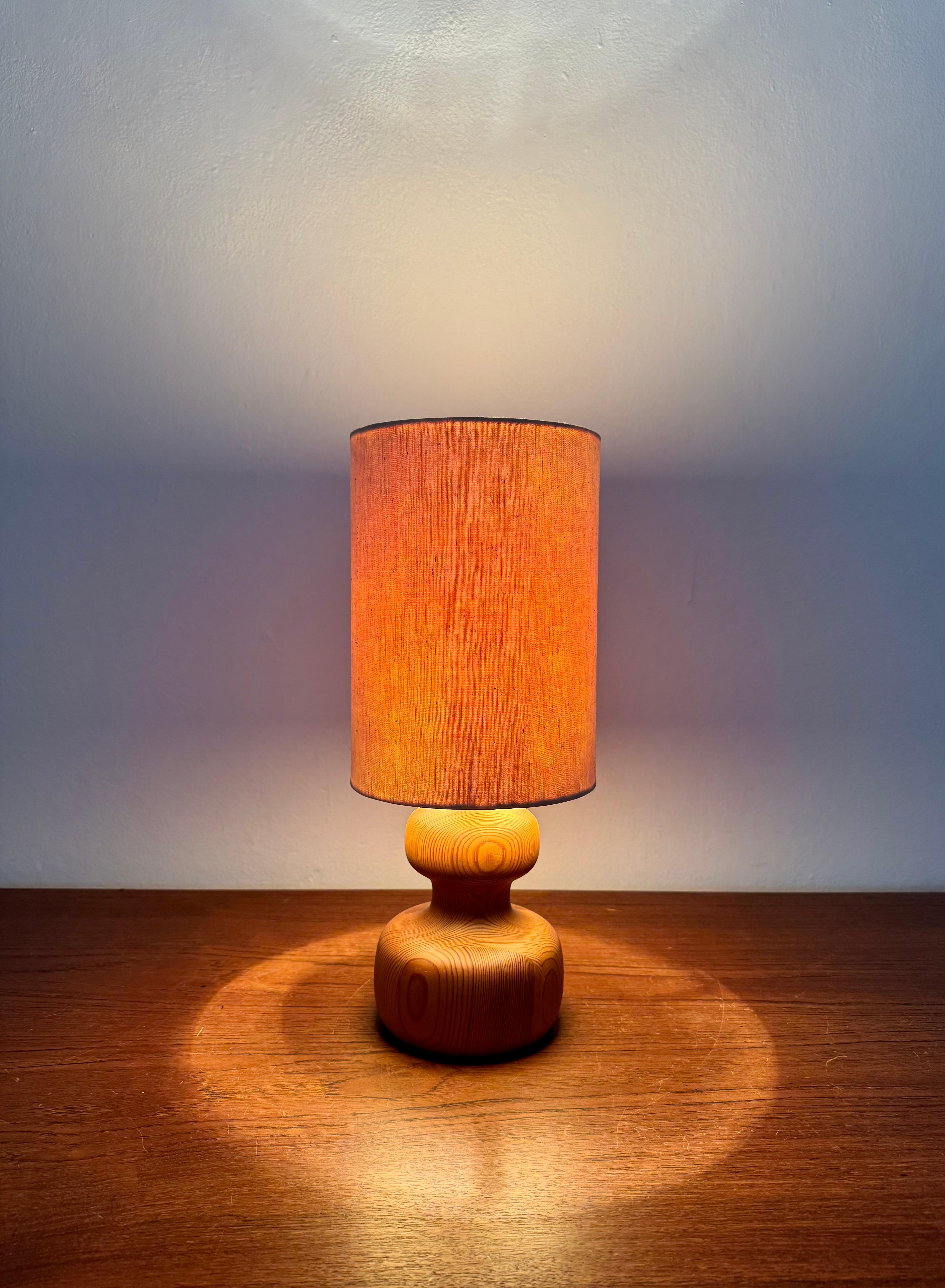 Mid-20th Century Pine Table Lamp by Yngve Ekström for Lystella For Sale