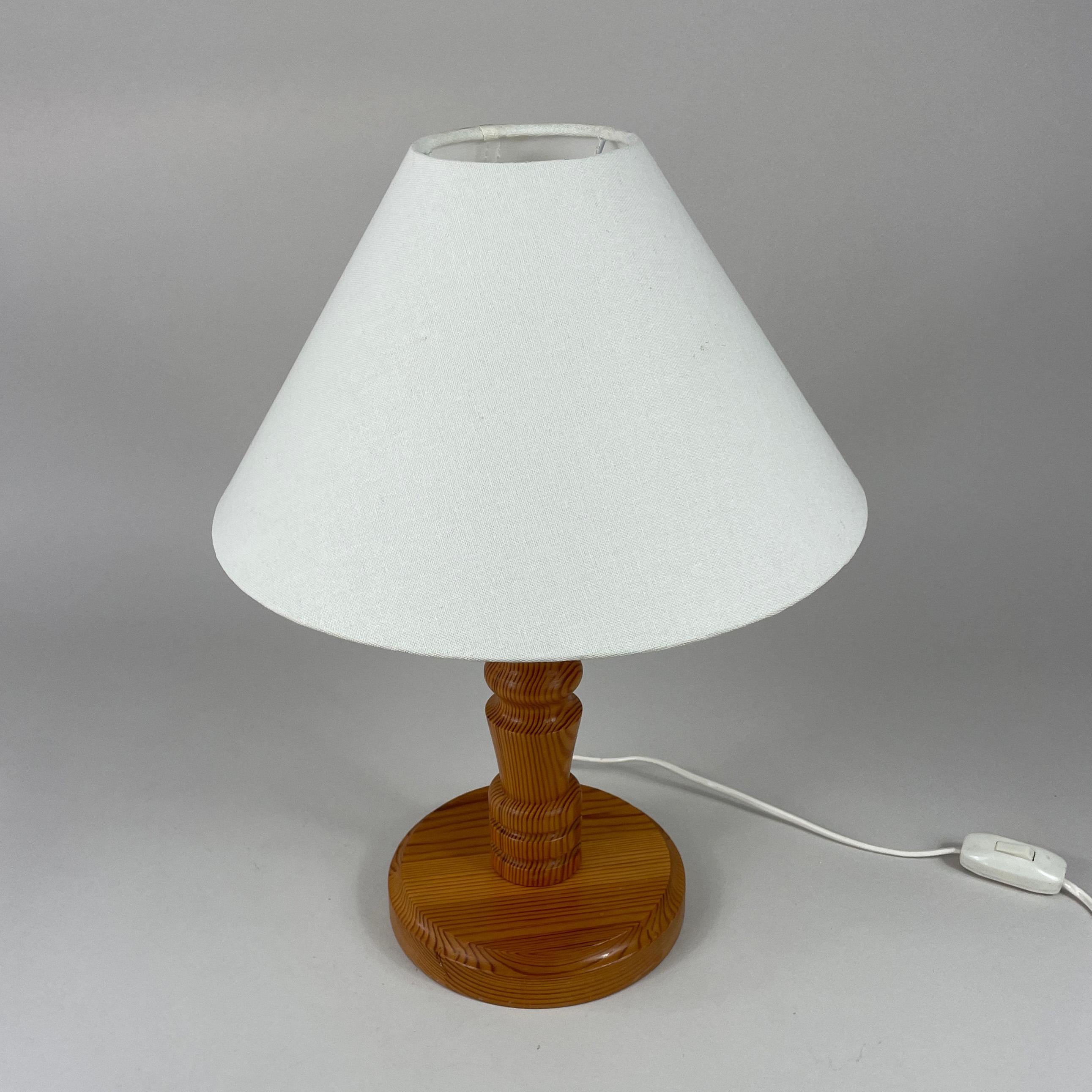 Lampe de table en pin, Suède, années 1970 Bon état - En vente à NUEMBRECHT, NRW