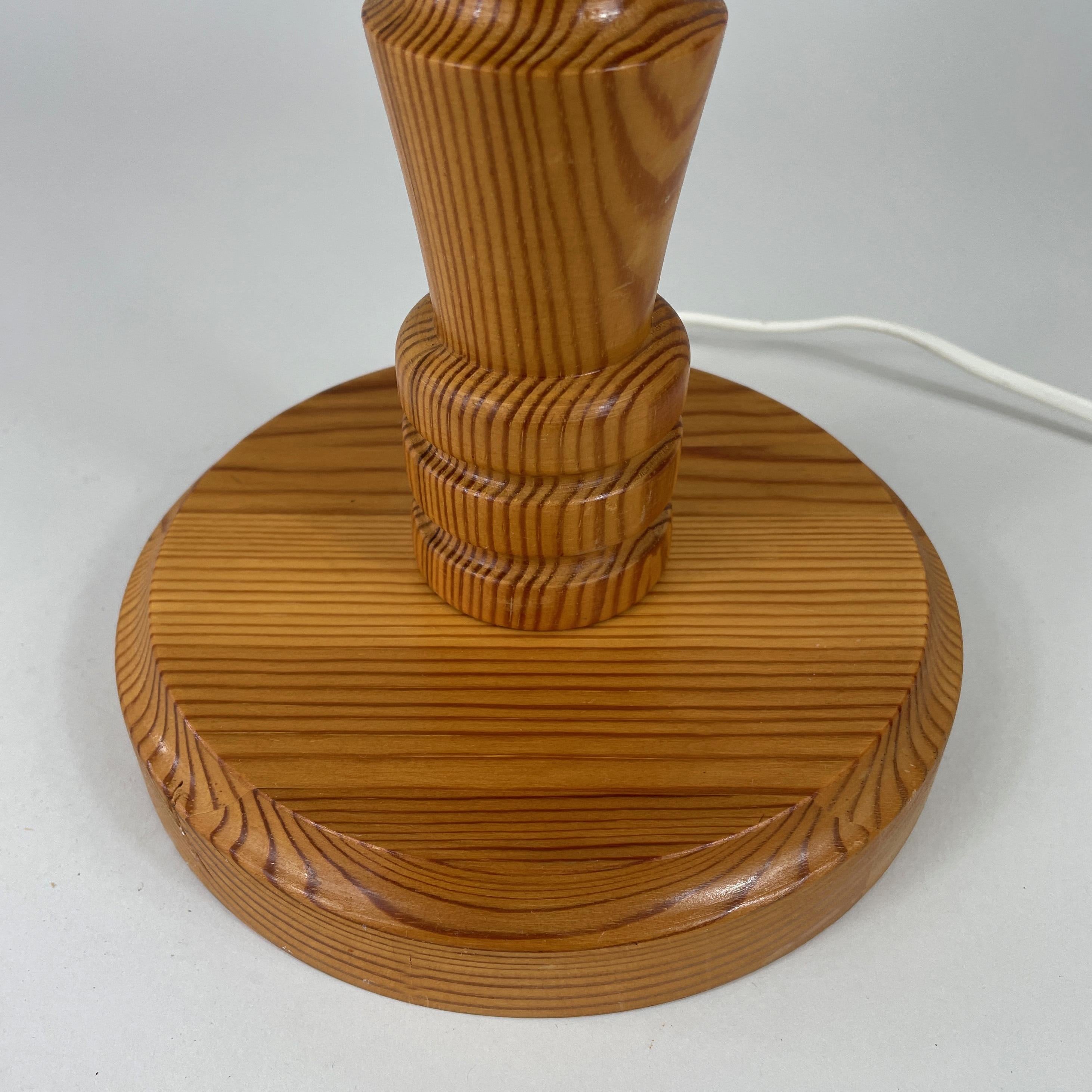 Pin Lampe de table en pin, Suède, années 1970 en vente