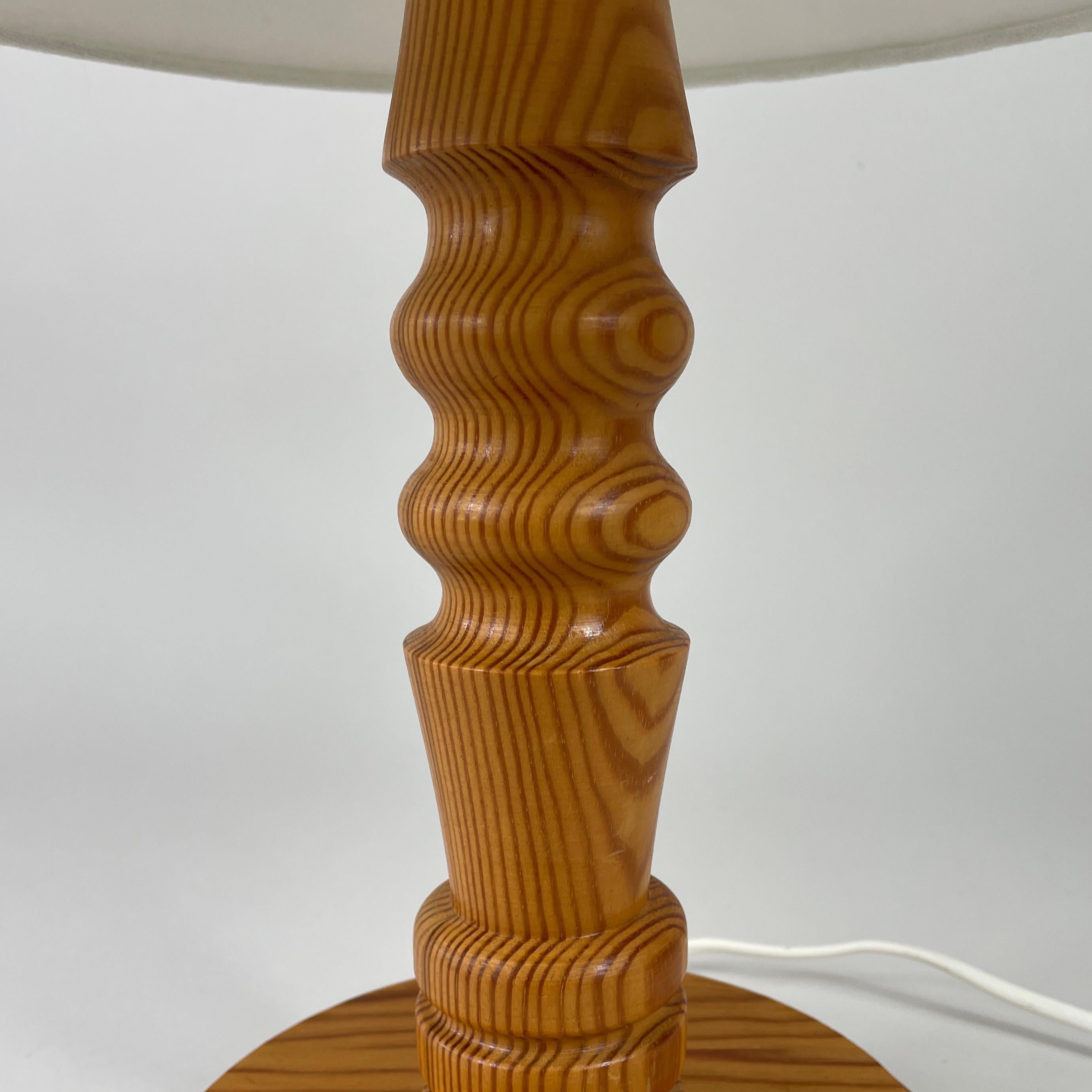 Lampe de table en pin, Suède, années 1970 en vente 2