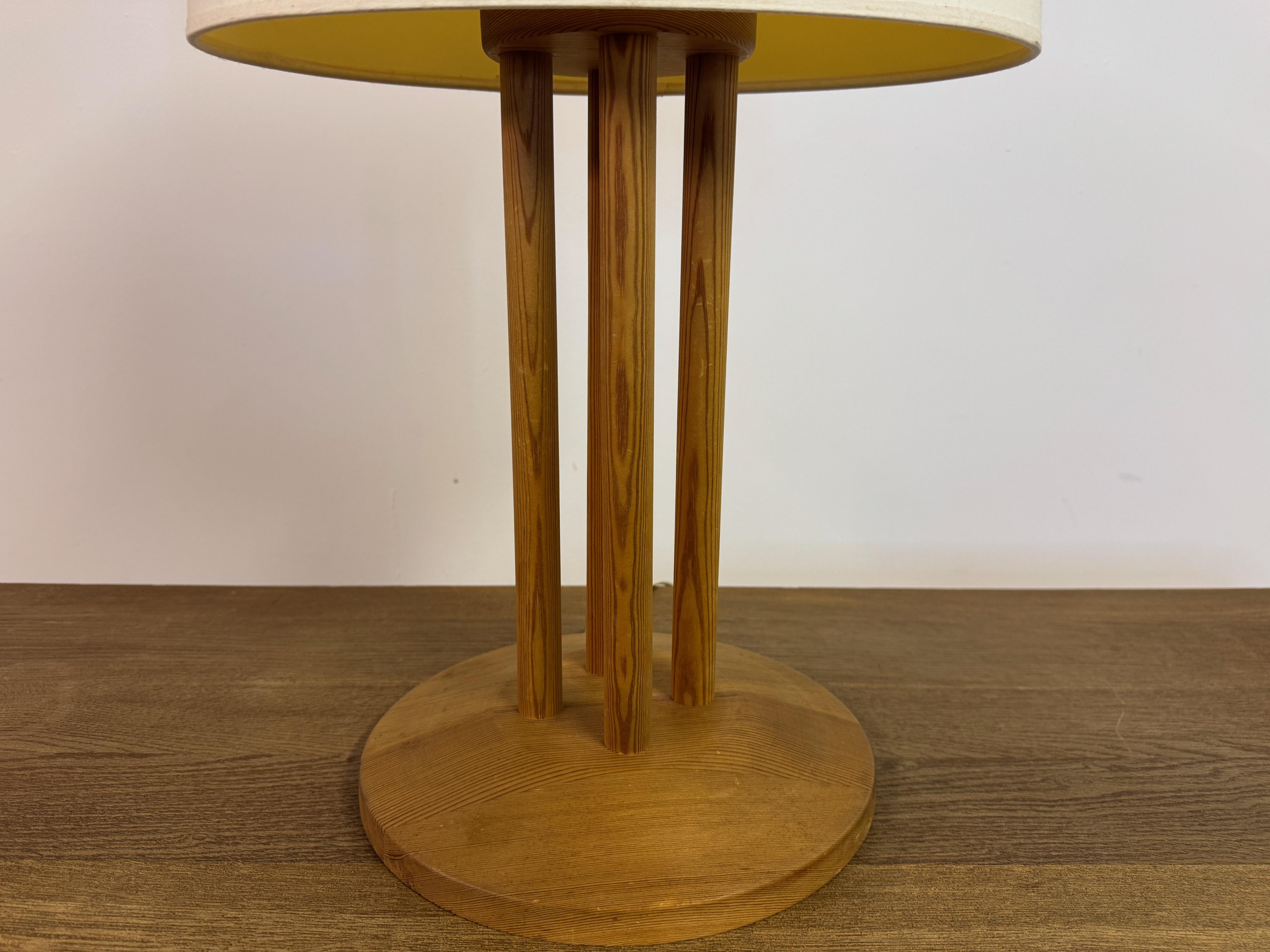 Pine Table Lamp with Rod Base, 1970s–1980s (Schwedisch) im Angebot