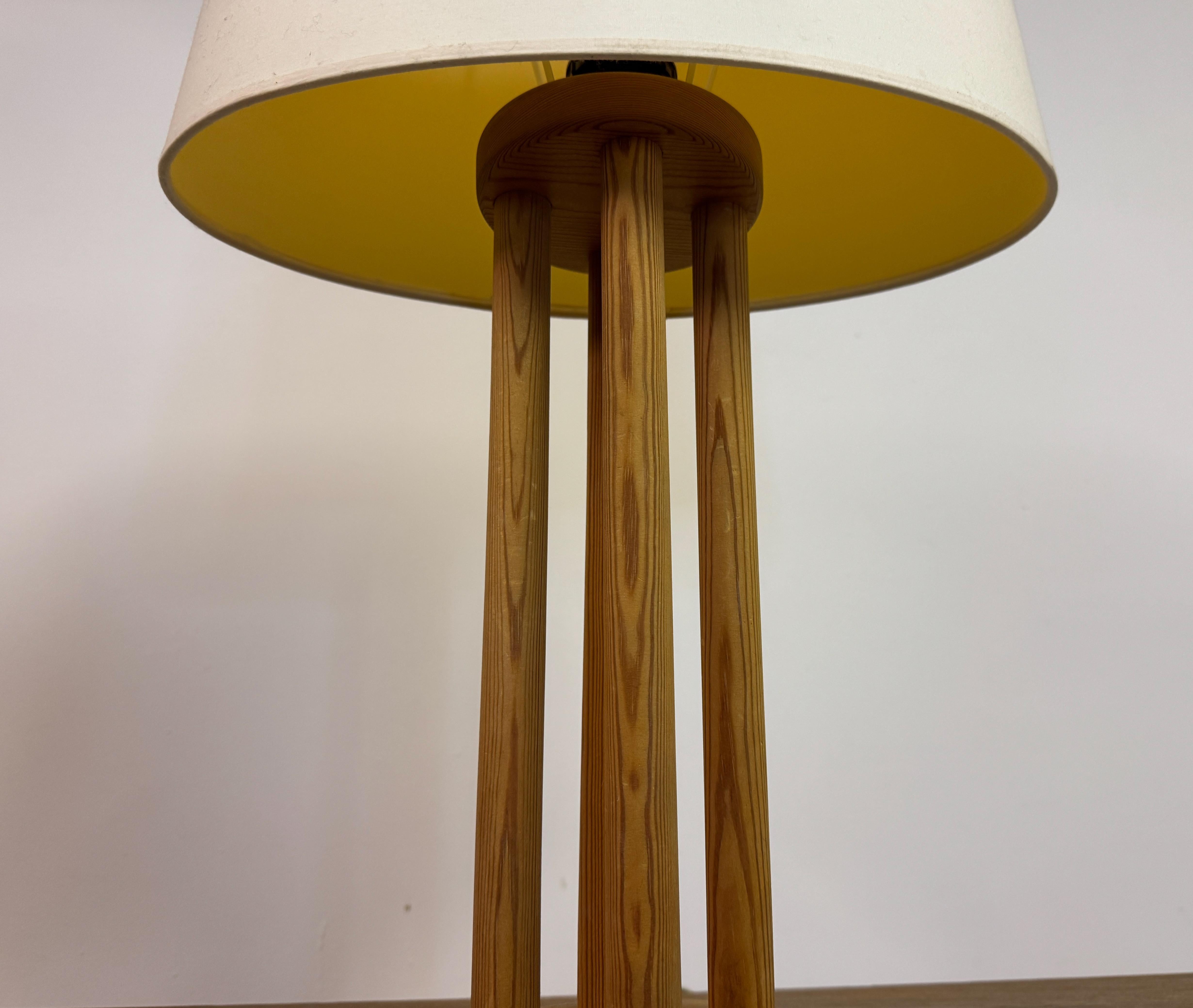Pine Table Lamp with Rod Base, 1970s–1980s im Zustand „Gut“ im Angebot in London, London