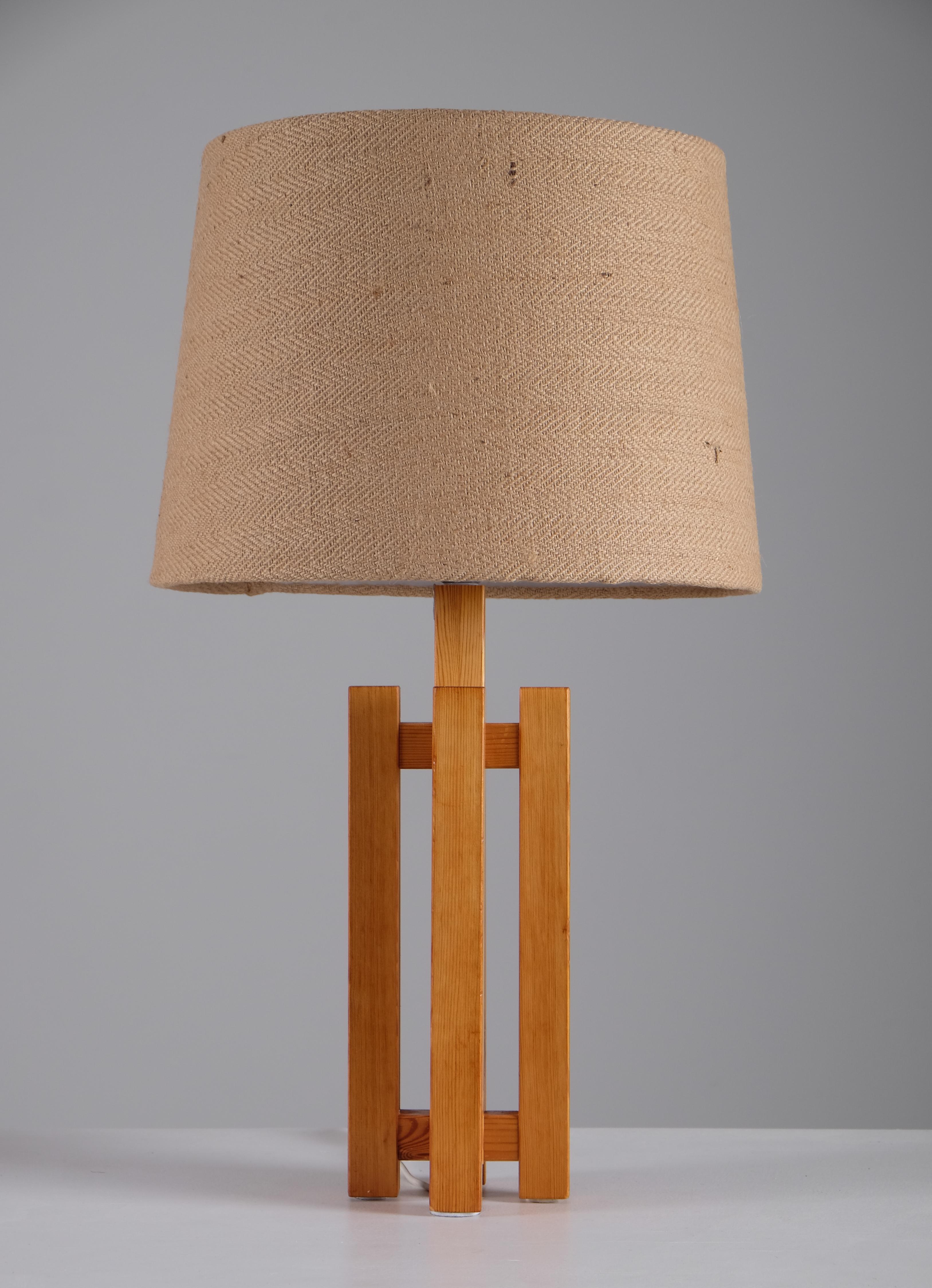 Scandinave moderne Lampes de table en pin, Suède, années 1970 en vente