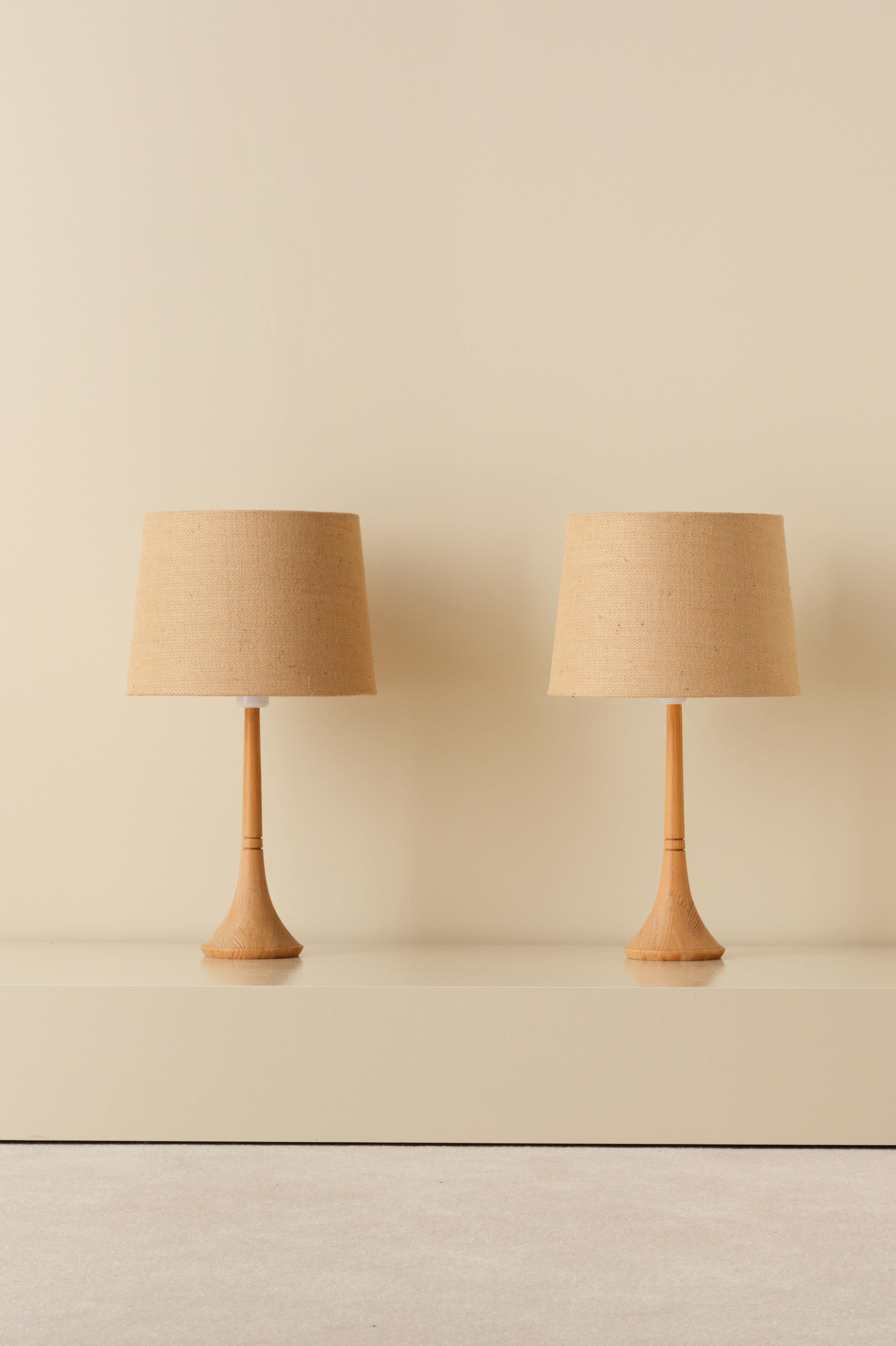 Scandinave moderne Lampes de table en pin, Suède, années 1970 en vente