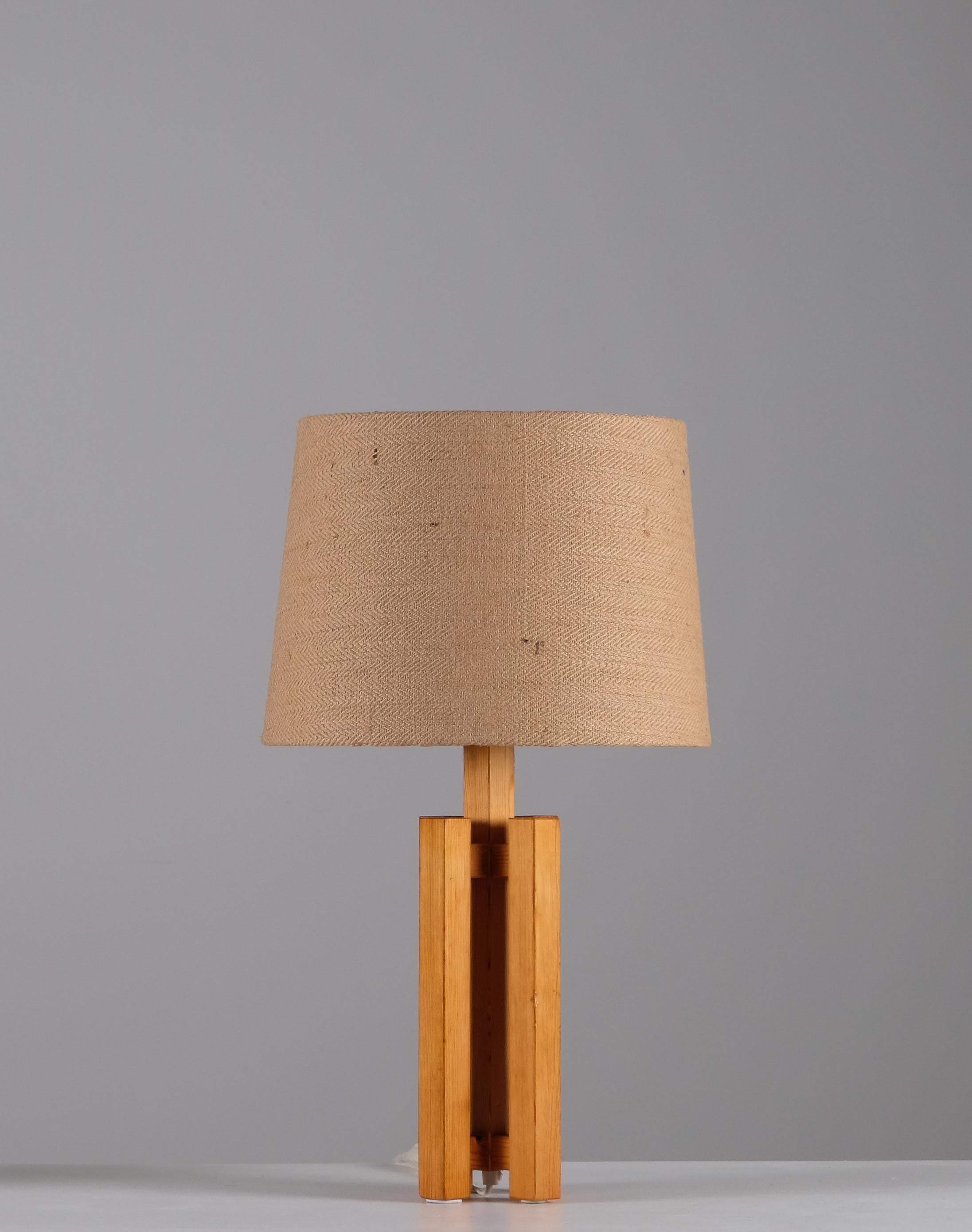 Pin Lampes de table en pin, Suède, années 1970 en vente