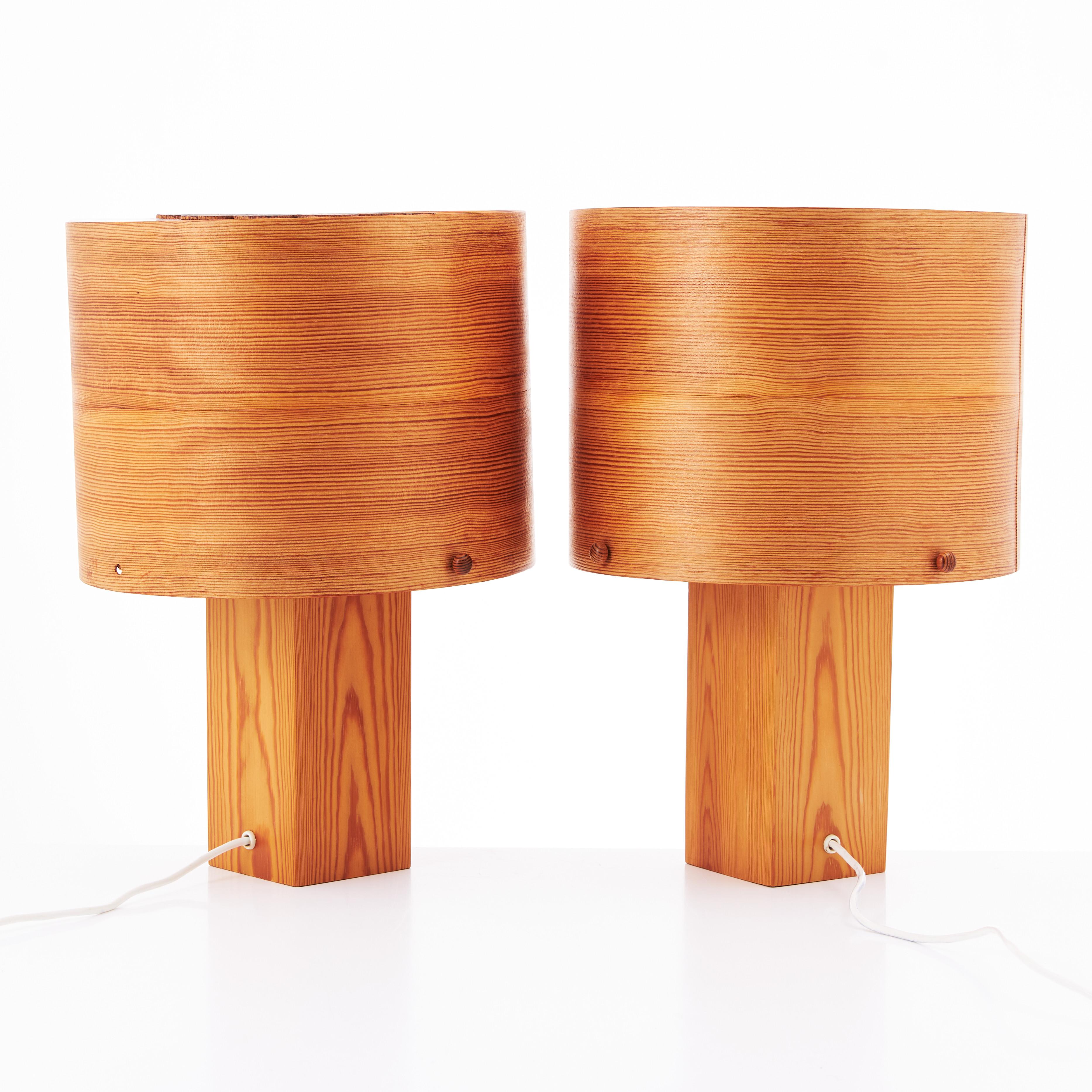 Lámparas de mesa de madera de pino anónima Francia 1970 Francés en venta
