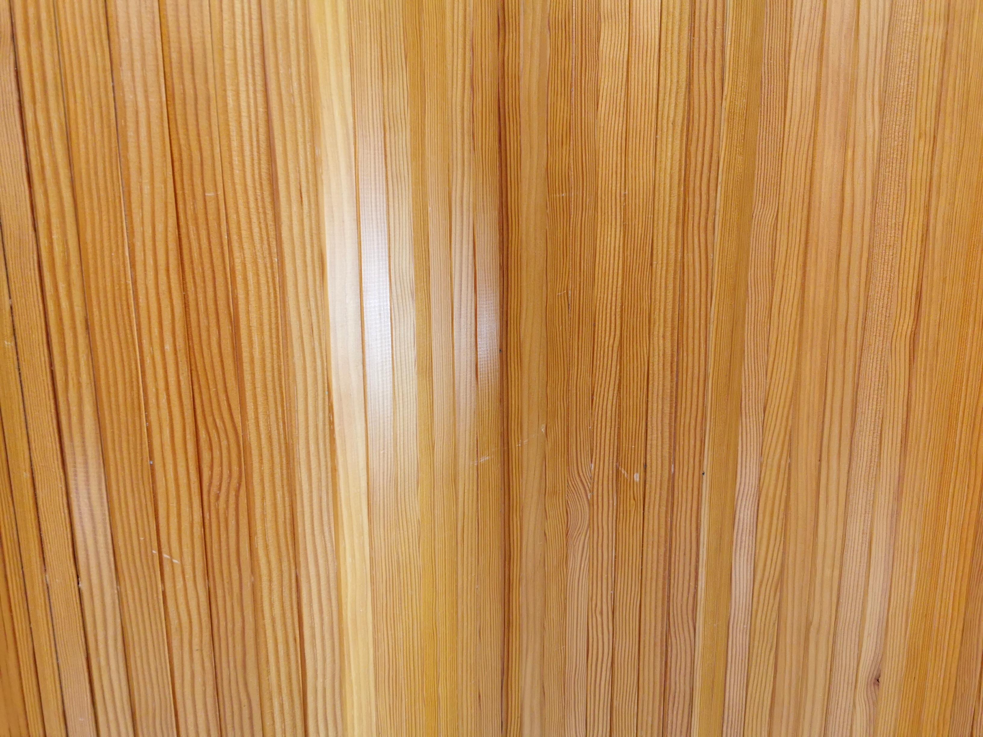 Tambour room divider screen

Great solid pine tambour screen in the style of Alvar Aalto, produced by Habitat in 1980s.

Dimensions (cm): 2.5D x 180H x 180W 

Condition: Generally very good. Some areas of wear as expected from this item.