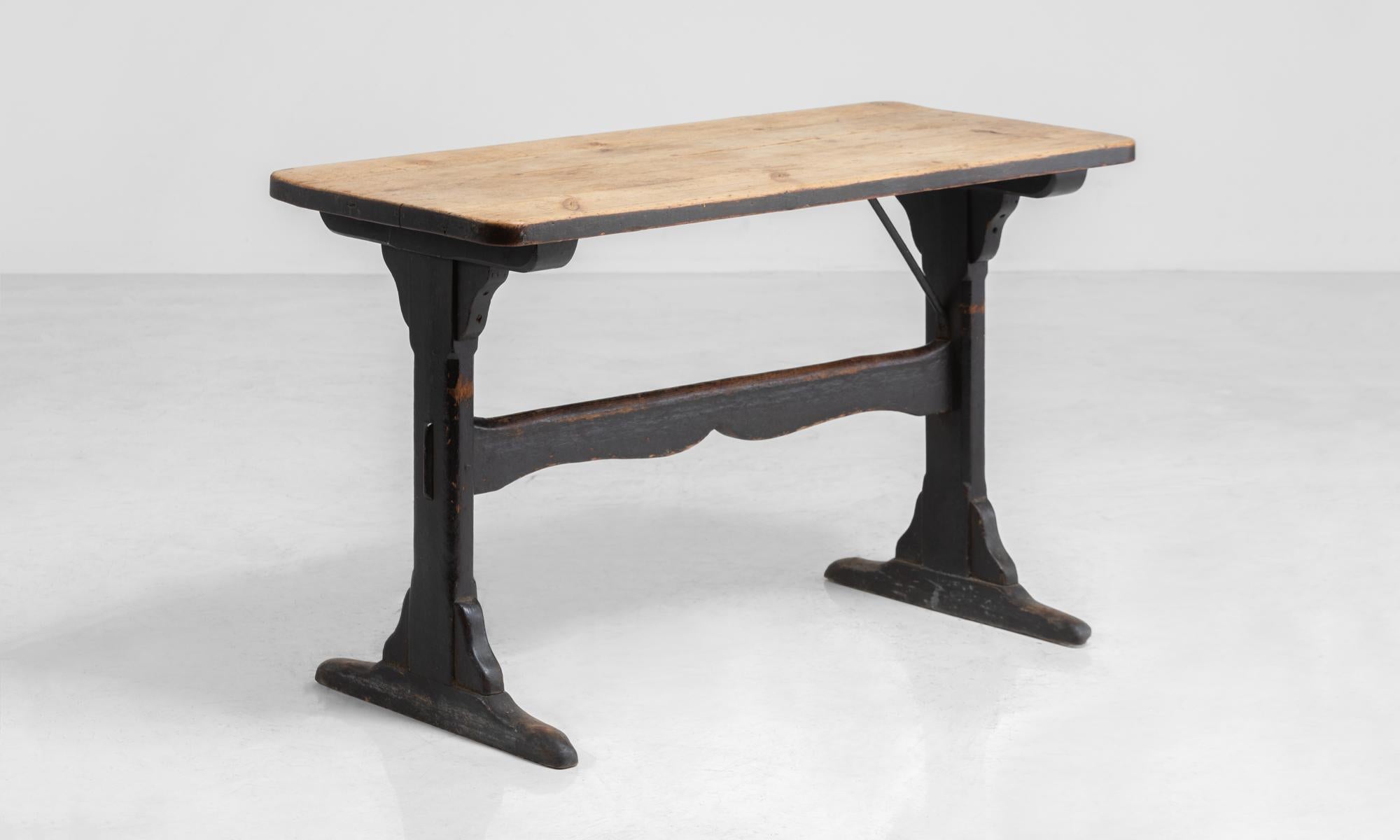 Pine tavern table, England, circa 1850.

Simple, elegant form, includes a scrubbed pine top and ebonized base.

Measures: 47.25