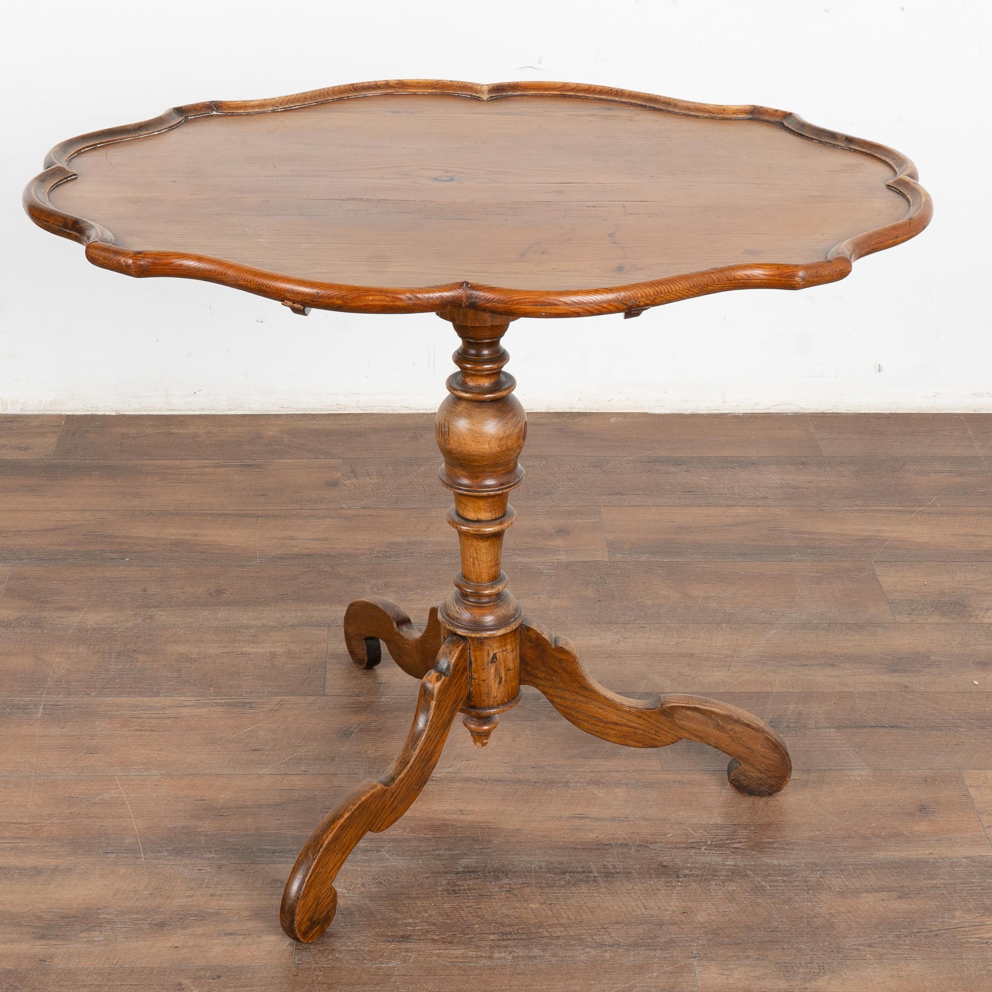 Pine Tilt Top Side Table, Sweden circa 1800-40 In Good Condition In Round Top, TX