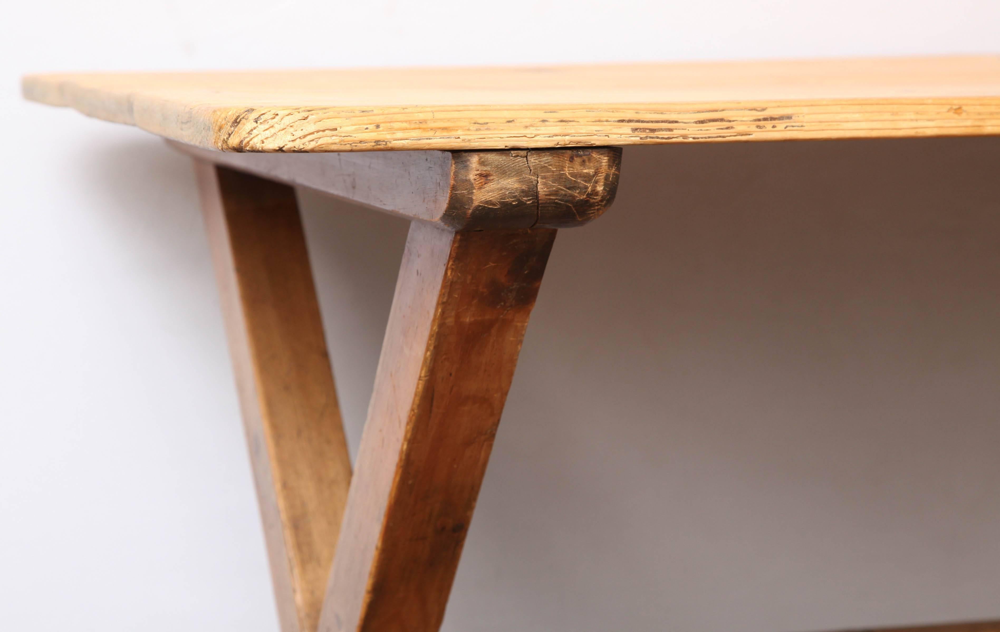 Mesa auxiliar de caballete de pino Madera en venta