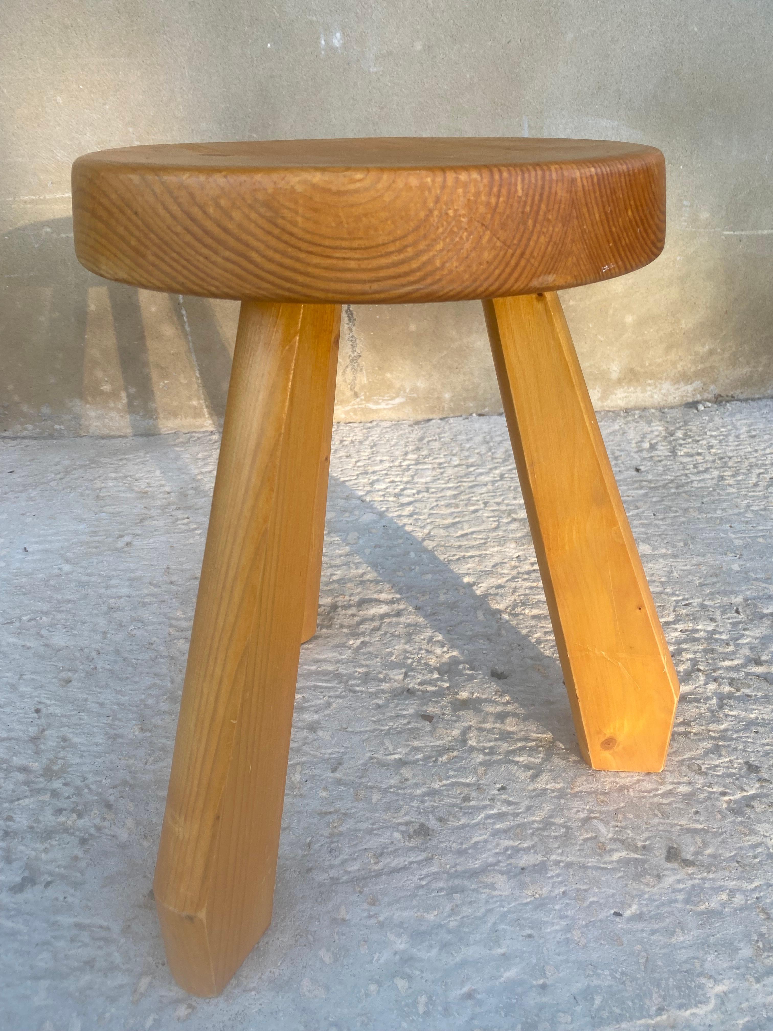 Pine Tripod Stool by Charlotte Perriand, Les Arcs In Good Condition For Sale In Saint ouen, FR