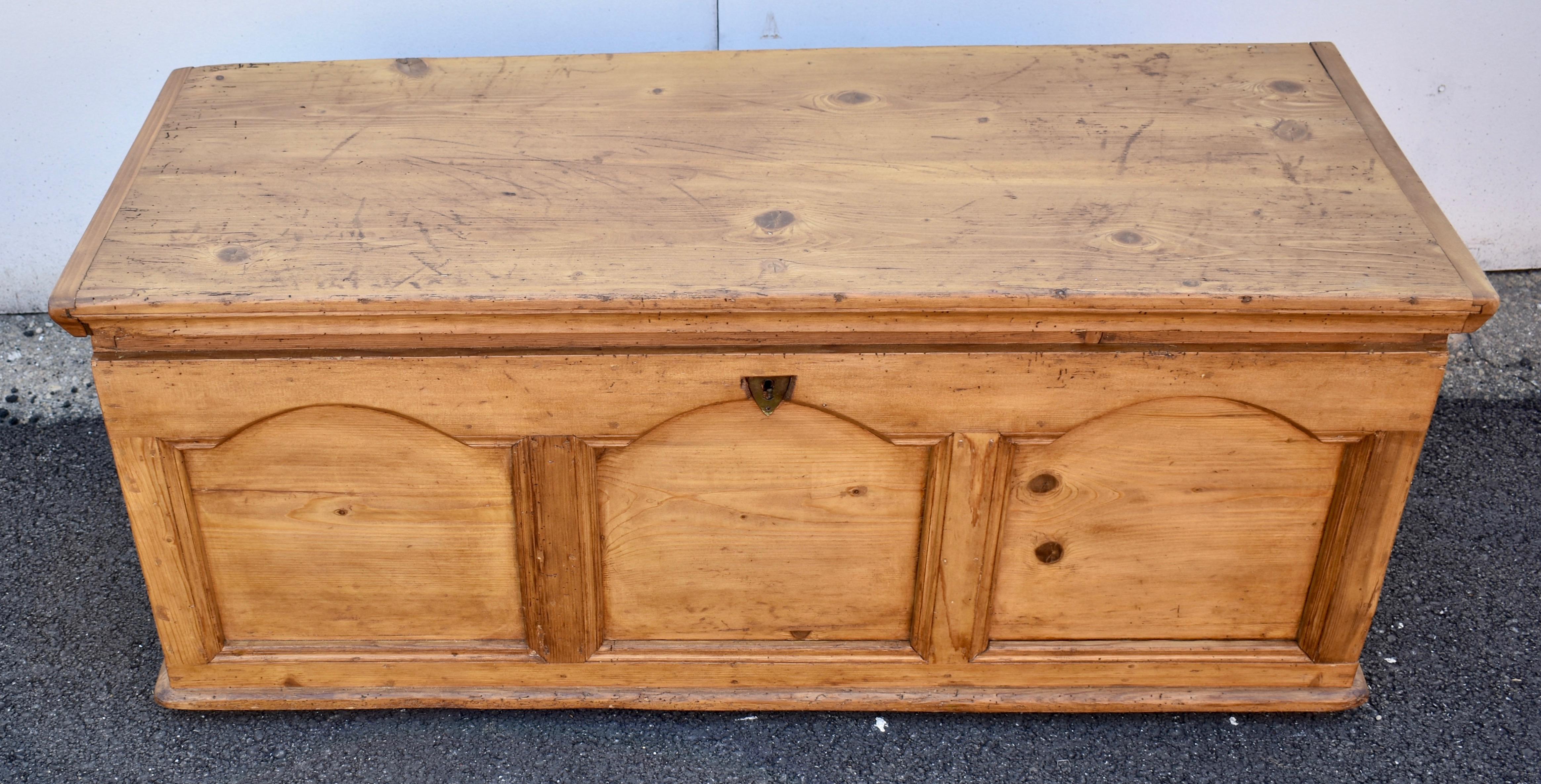 What an outstanding trunk!  Long and slender and, at 19.5” high, ideal for coffee table use, or to place at the foot of a full or queen size bed, it has a lovely warm honey color and superb dovetailed construction.  The breadboard ends of the lid