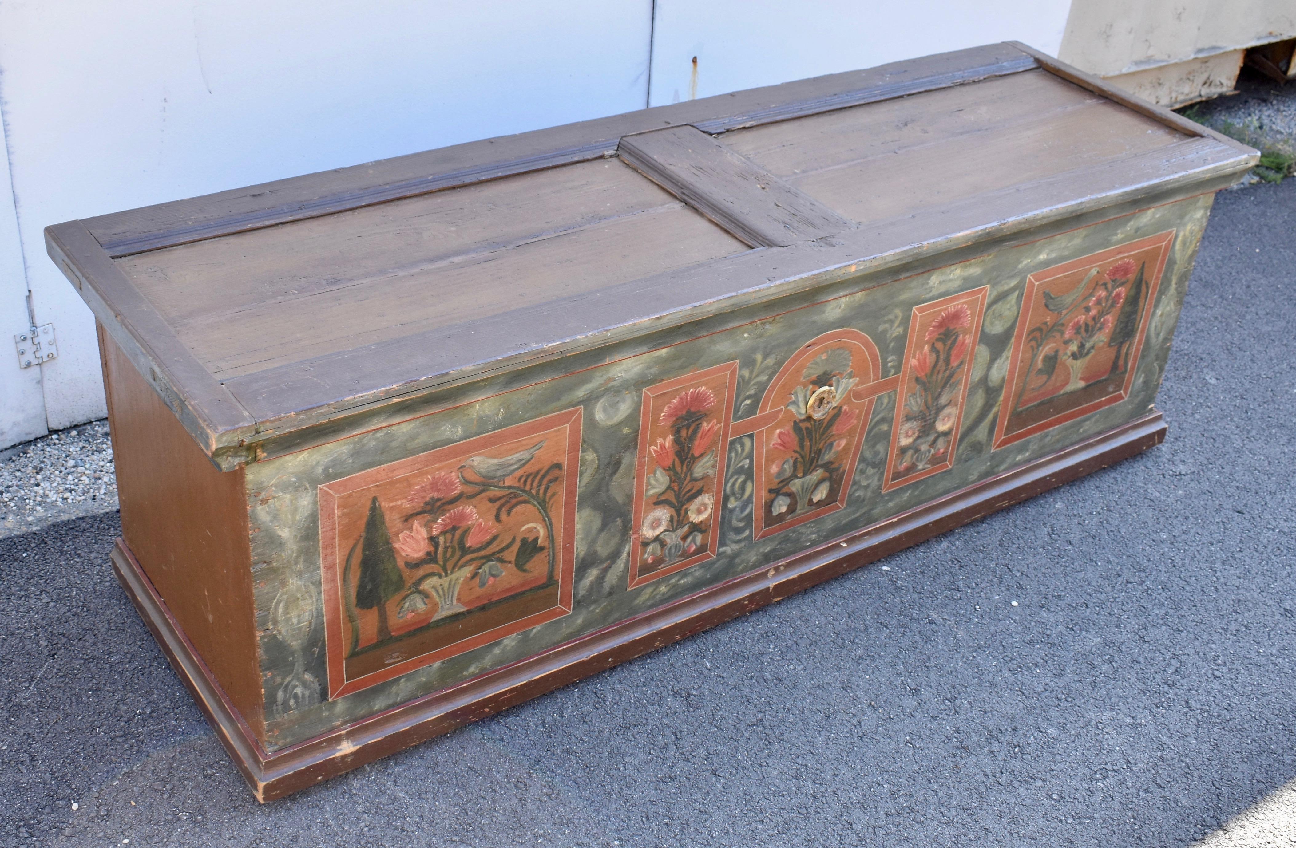 Pine Trunk or Blanket Chest in Decorative Paint In Good Condition For Sale In Baltimore, MD