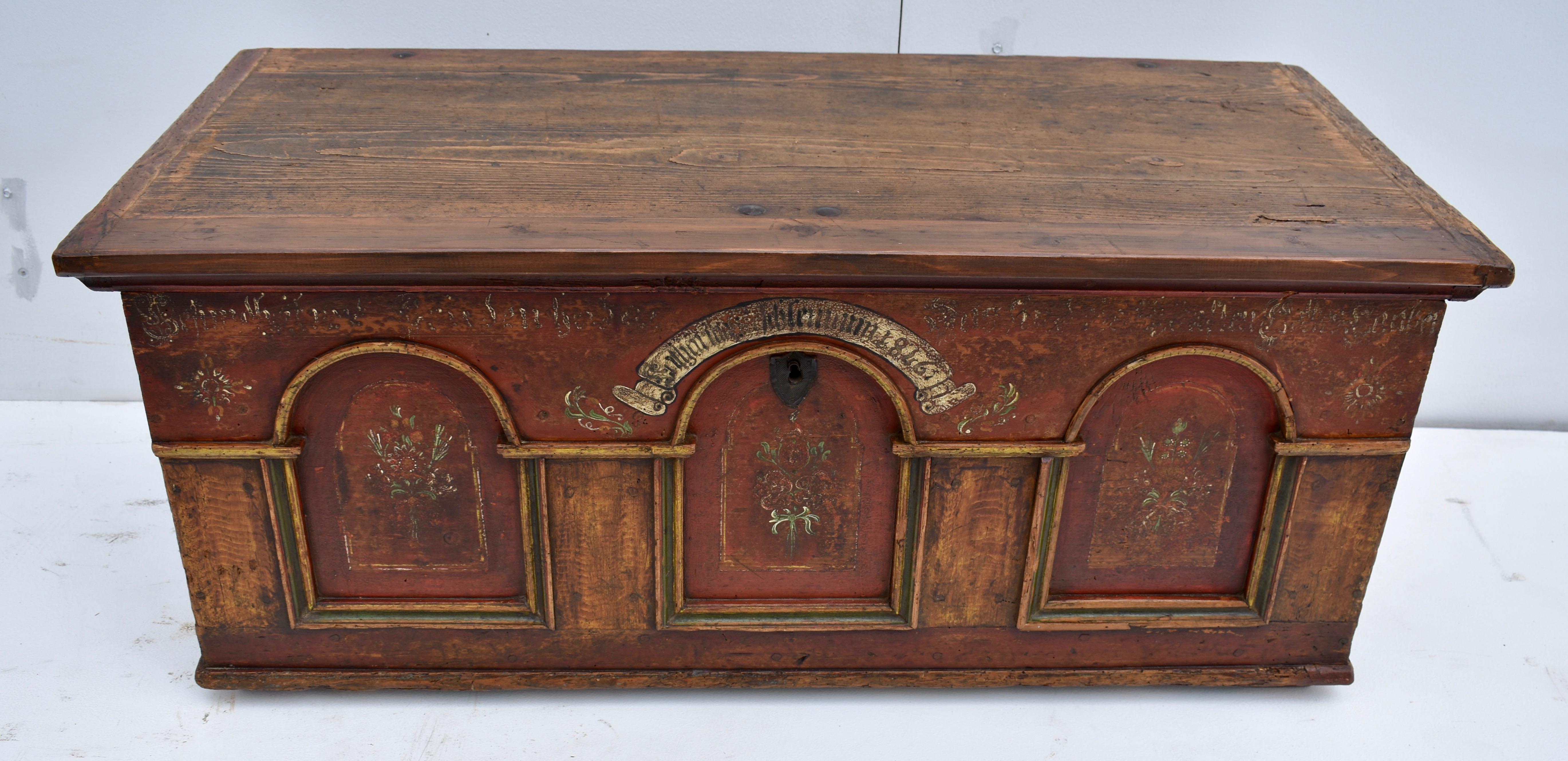 This lovely little German baroque dower chest has a lot going on. The front is absolutely beautiful. Three arched panels created by applied moldings, the lower parts trimmed in green, adorn the front, each with a paint-framed inner panel containing