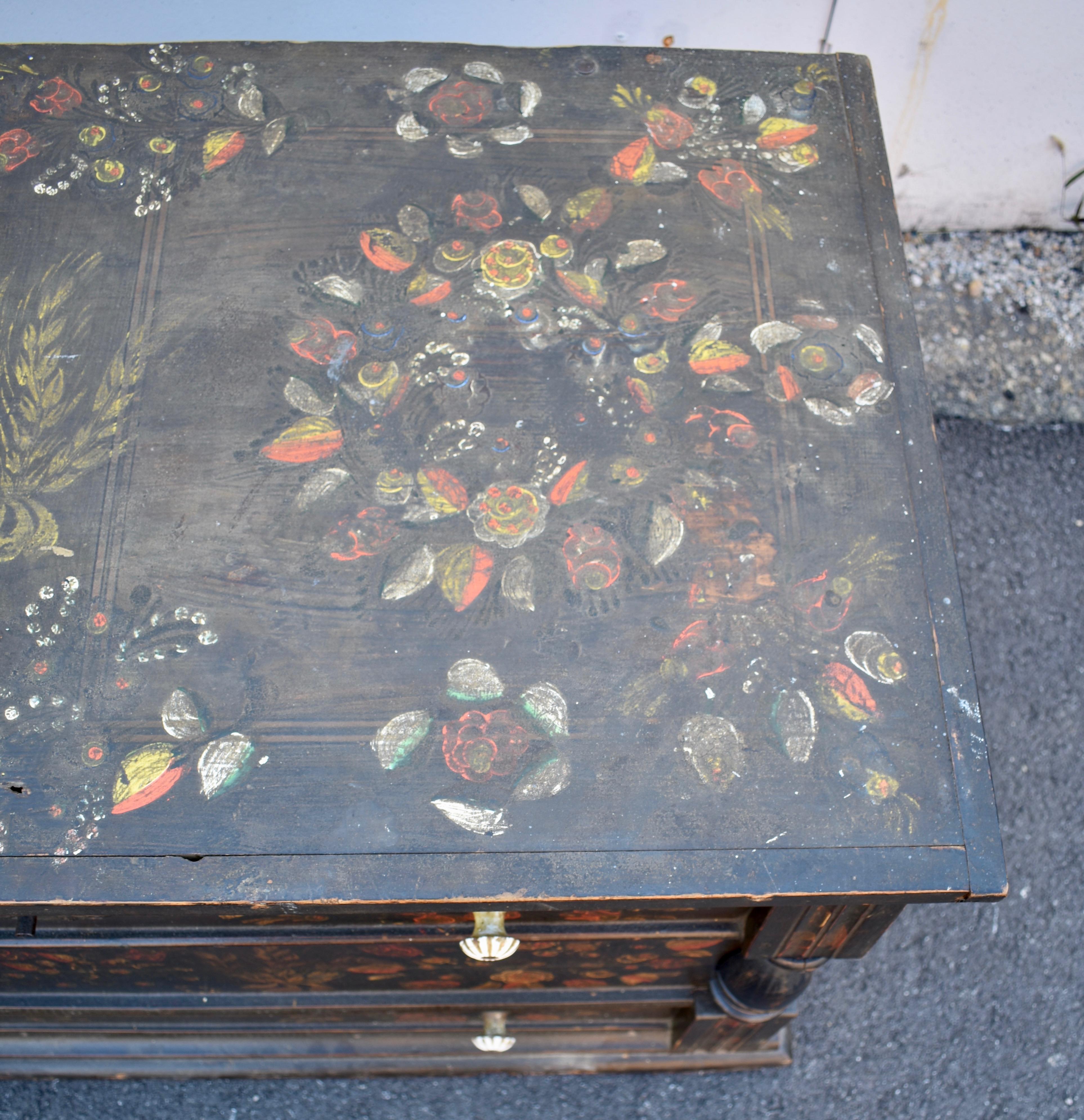Pine Trunk or Blanket Chest in Original Decorative Paint For Sale 3