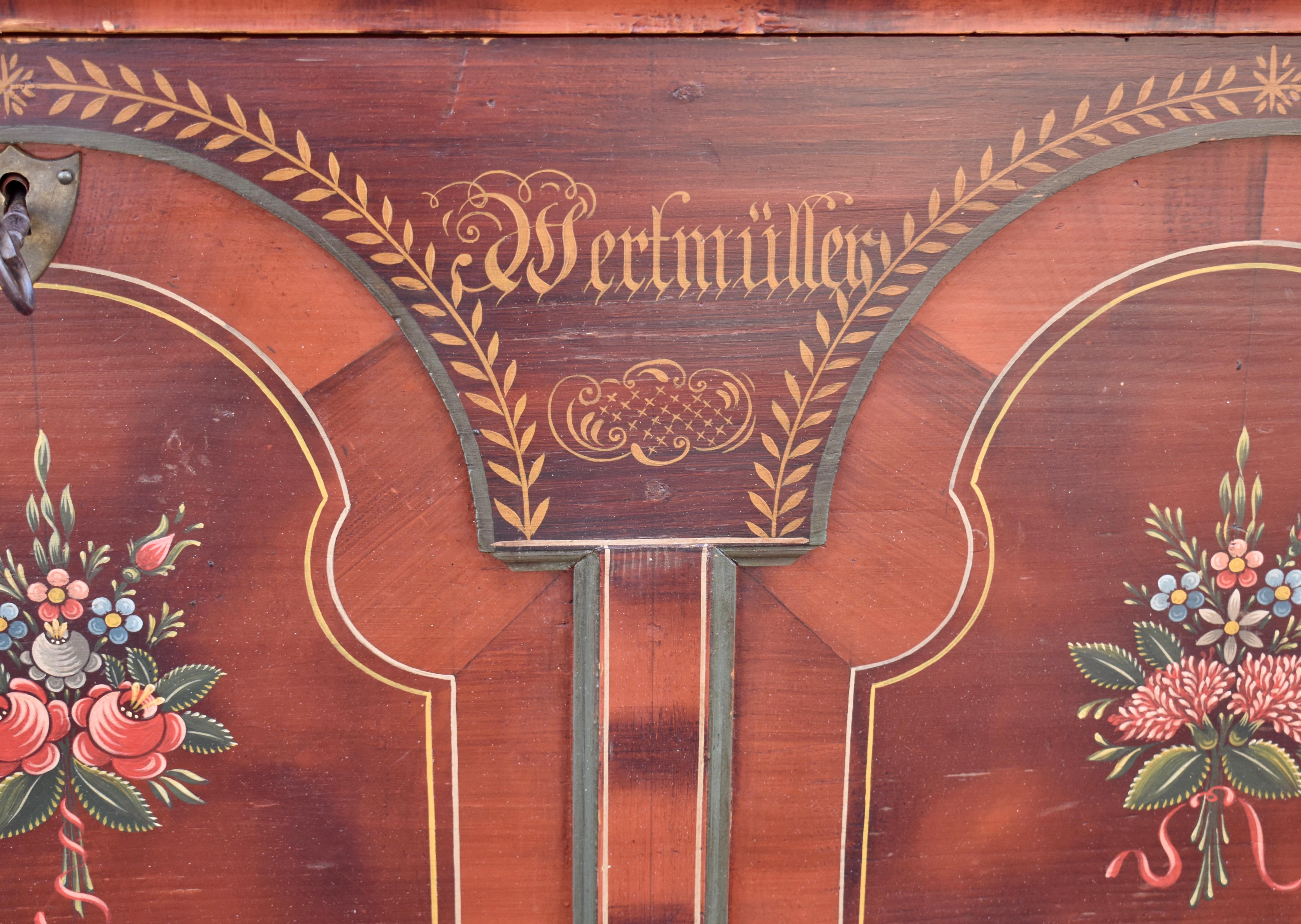 Truhe oder Deckentruhe aus Kiefernholz in originaler dekorativer Farbe im Angebot 4