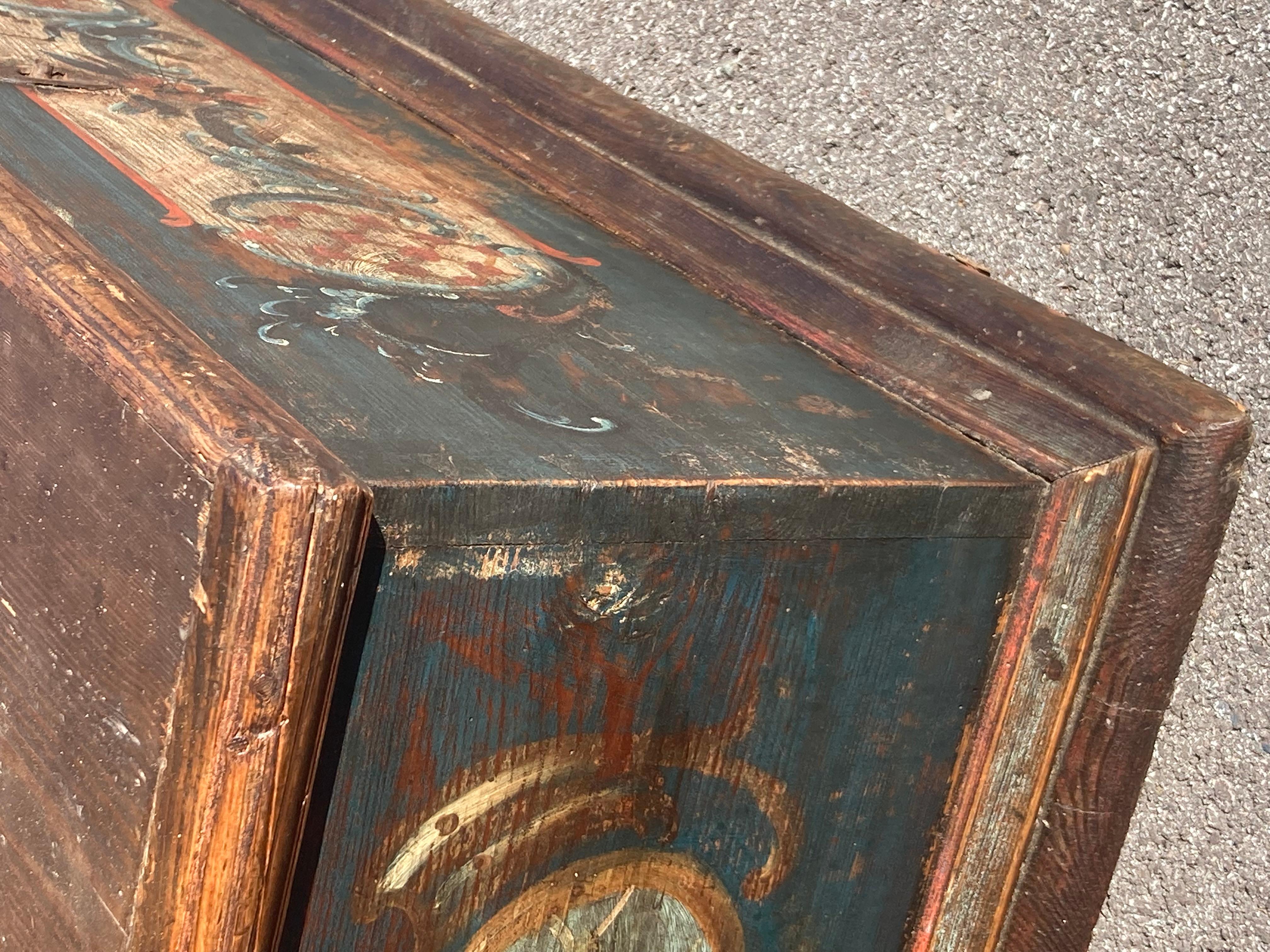 Pine Trunk or Blanket Chest in Original Decorative Paint im Angebot 3