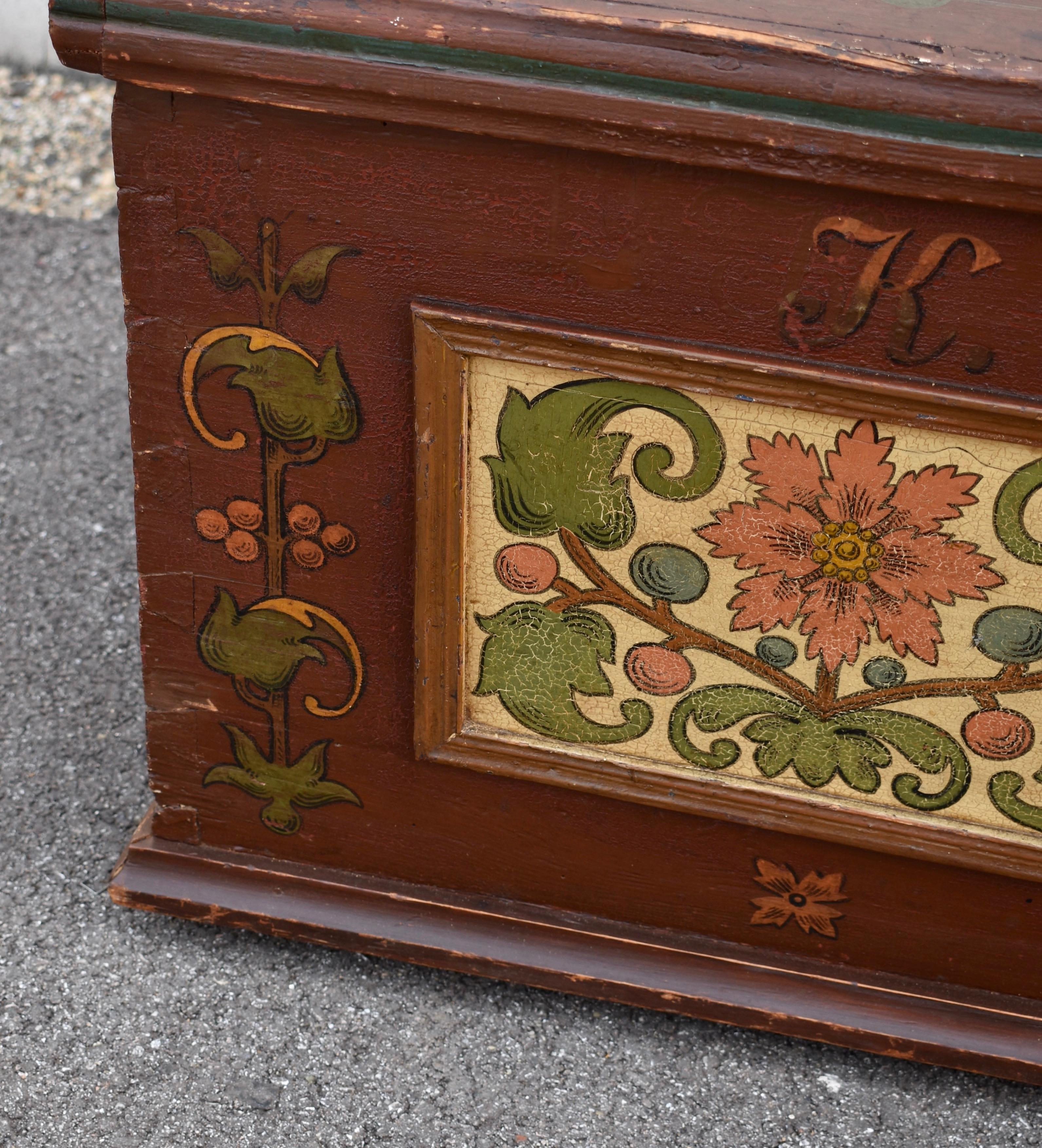 Truhe oder Deckentruhe aus Kiefernholz in originaler dekorativer Farbe im Angebot 7