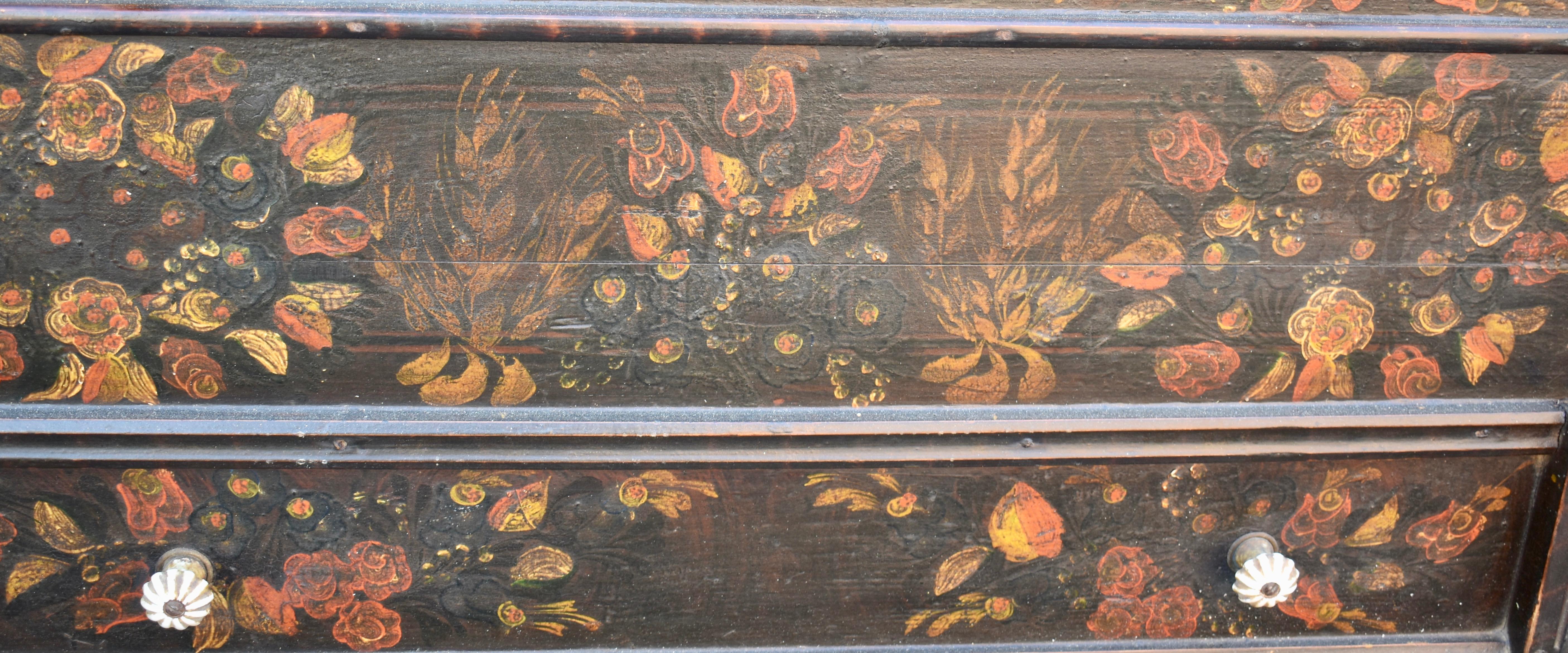 Pine Trunk or Blanket Chest in Original Decorative Paint For Sale 8