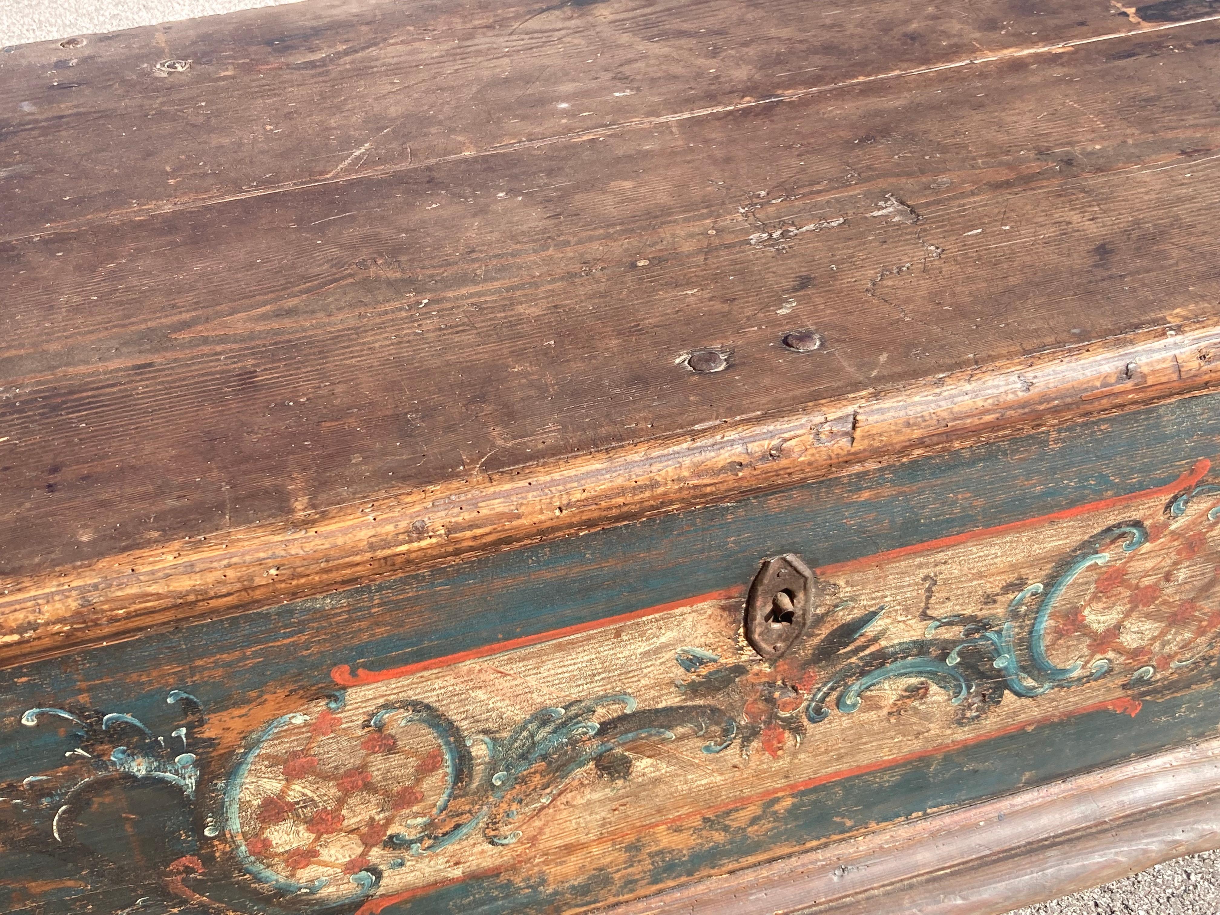 Pine Trunk or Blanket Chest in Original Decorative Paint im Angebot 8