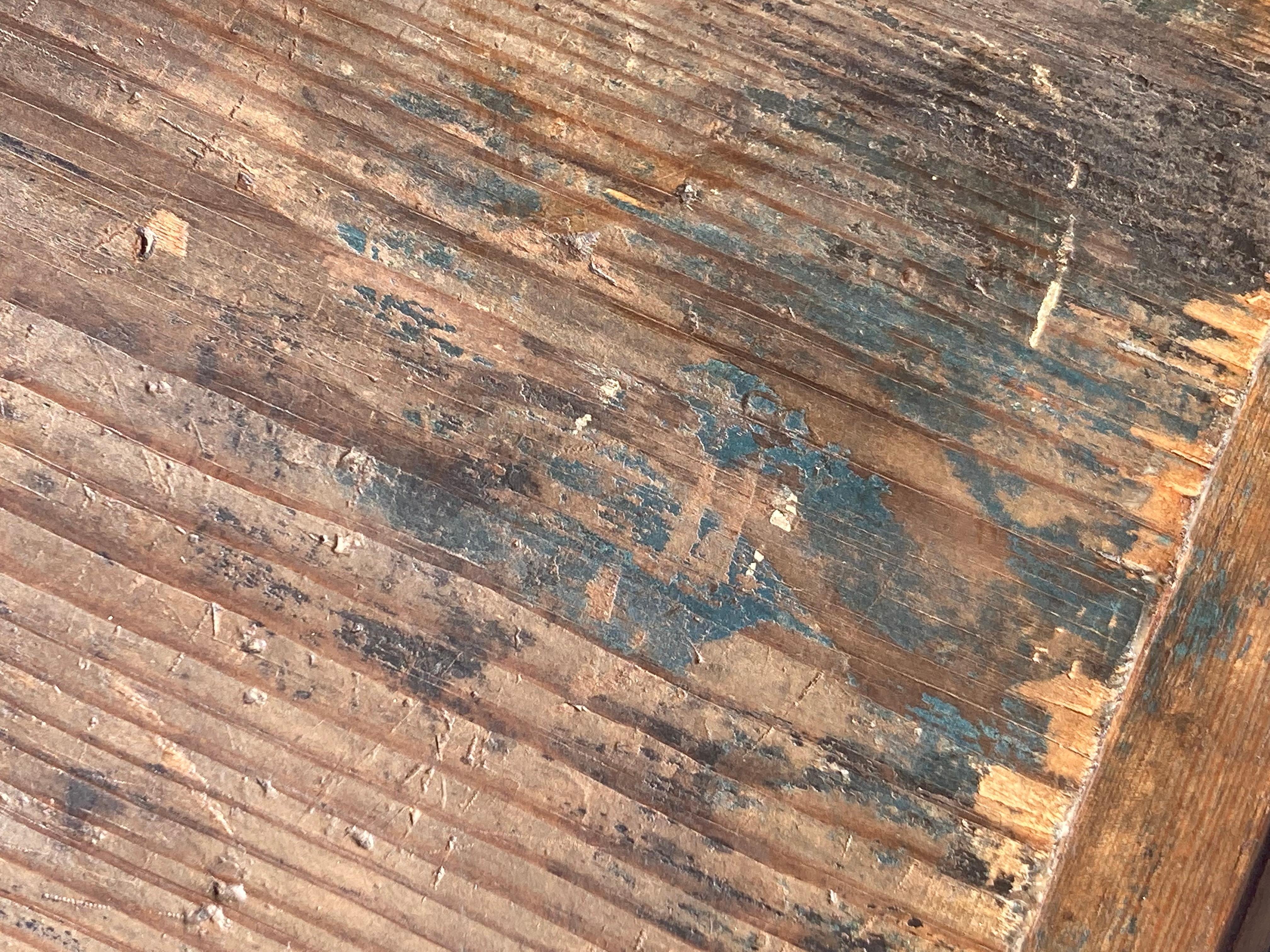 Pine Trunk or Blanket Chest in Original Decorative Paint (19. Jahrhundert) im Angebot