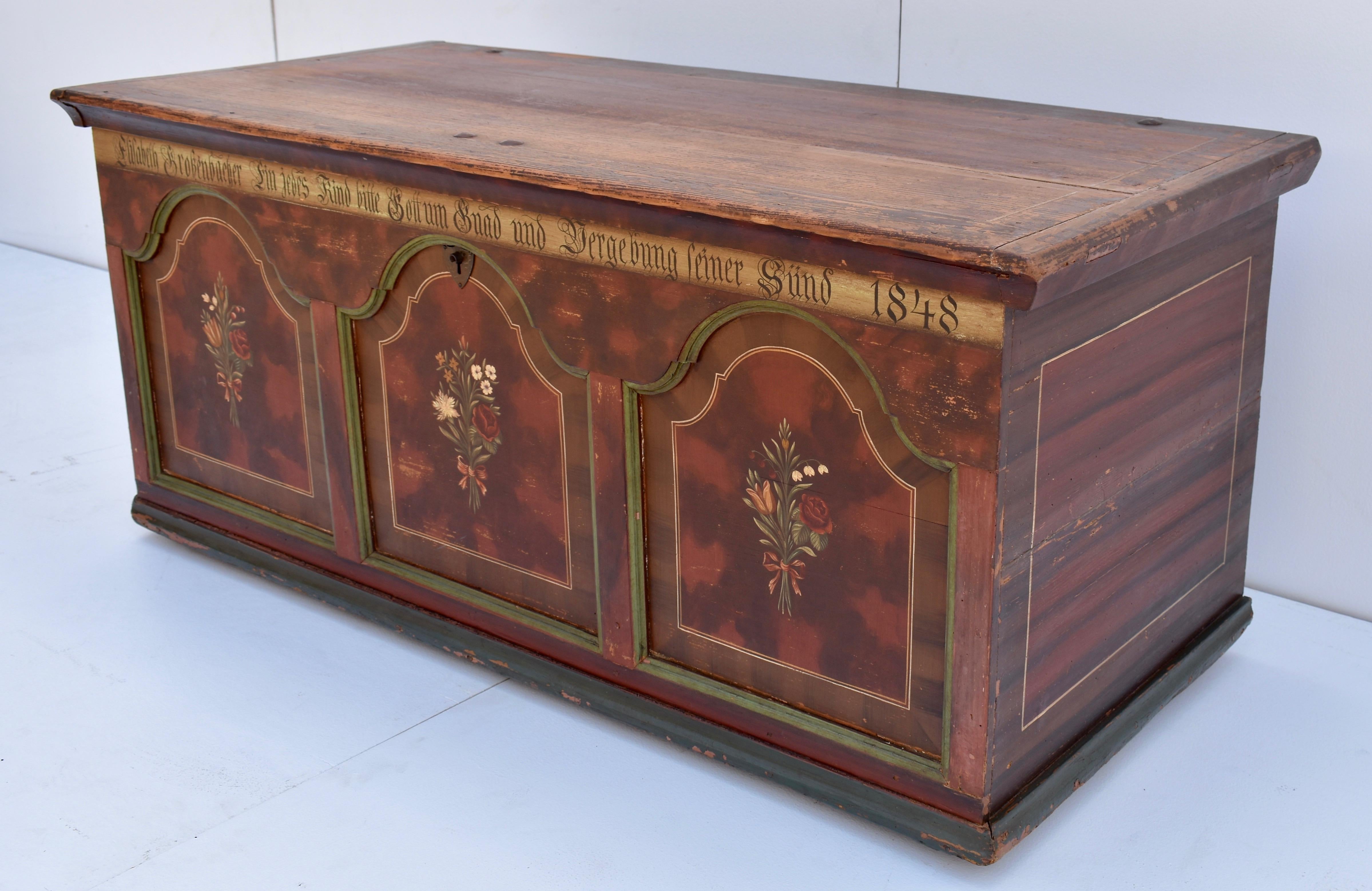 Pine Trunk or Blanket Chest in Original Decorative Paint For Sale 1