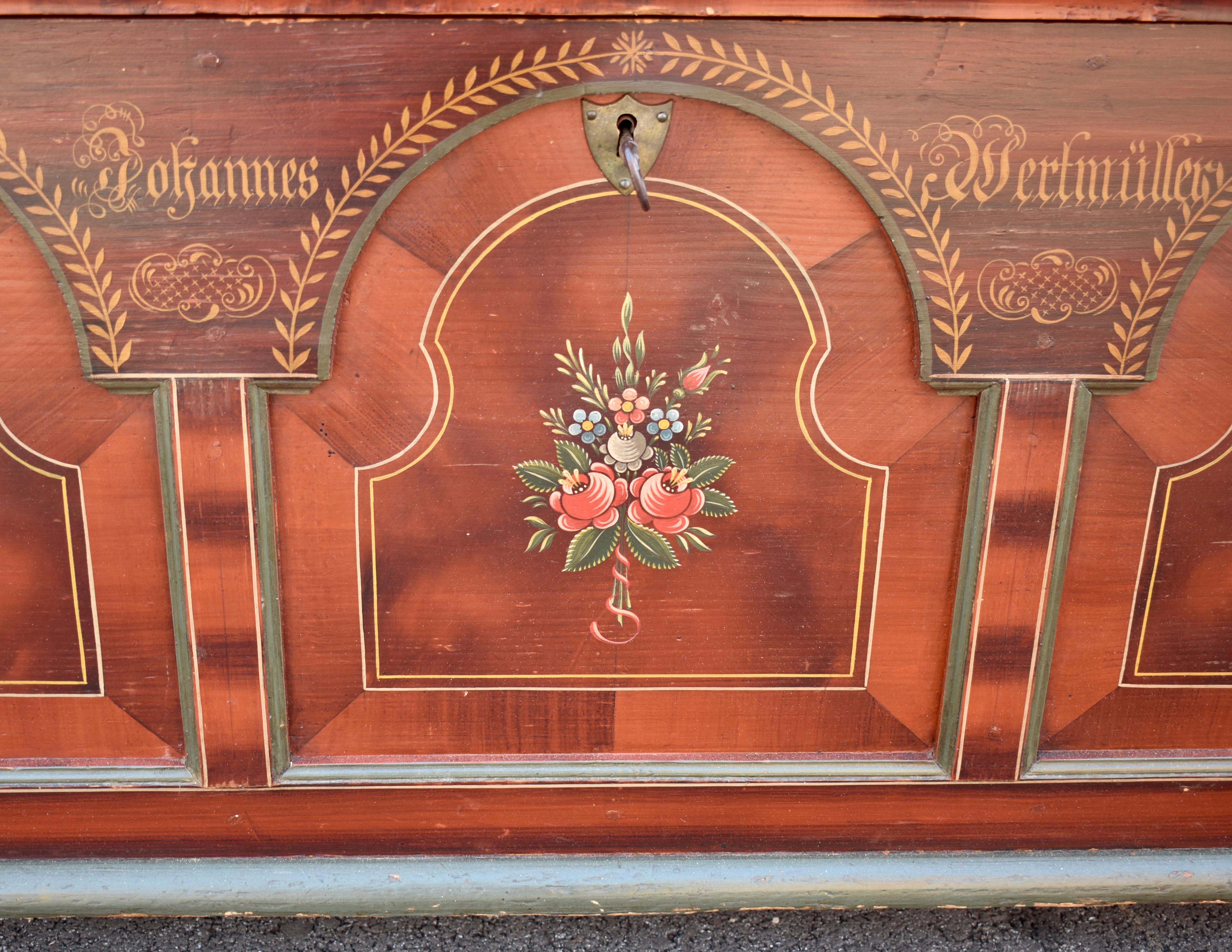 Truhe oder Deckentruhe aus Kiefernholz in originaler dekorativer Farbe im Angebot 2