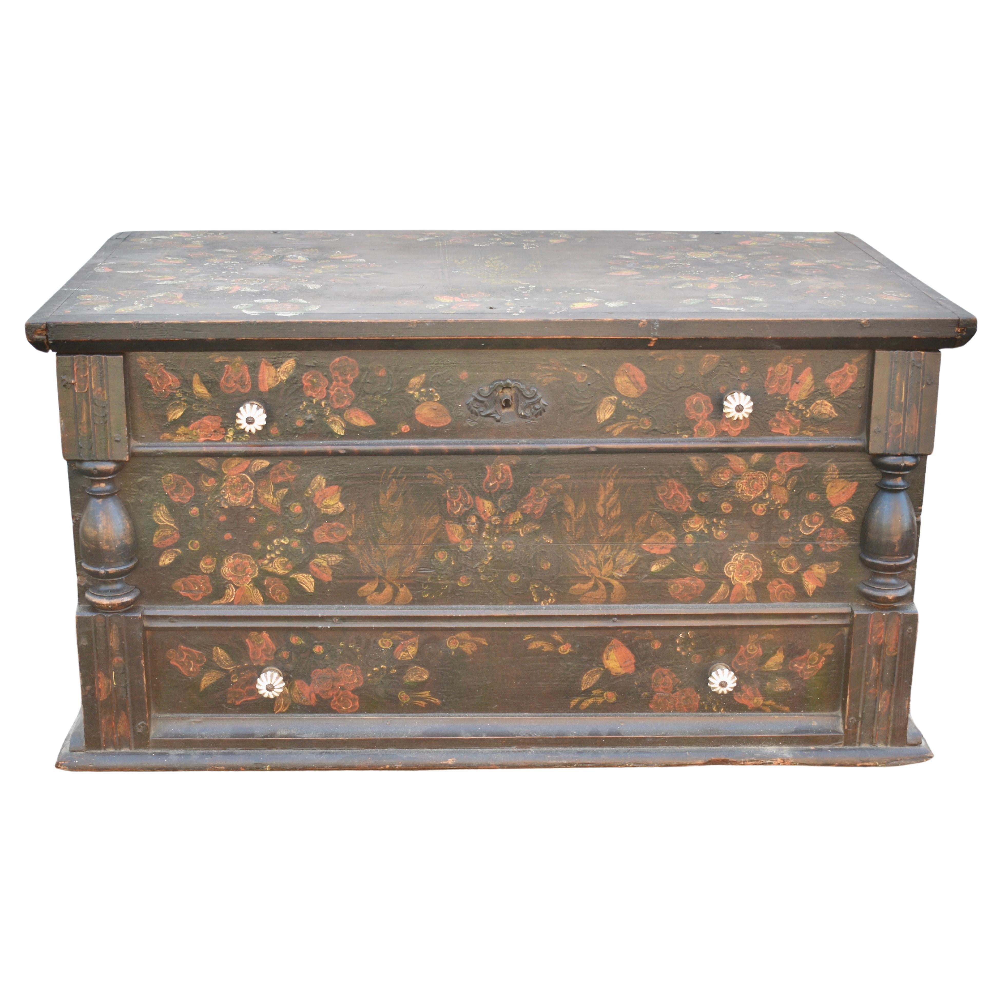 Pine Trunk or Blanket Chest in Original Decorative Paint For Sale