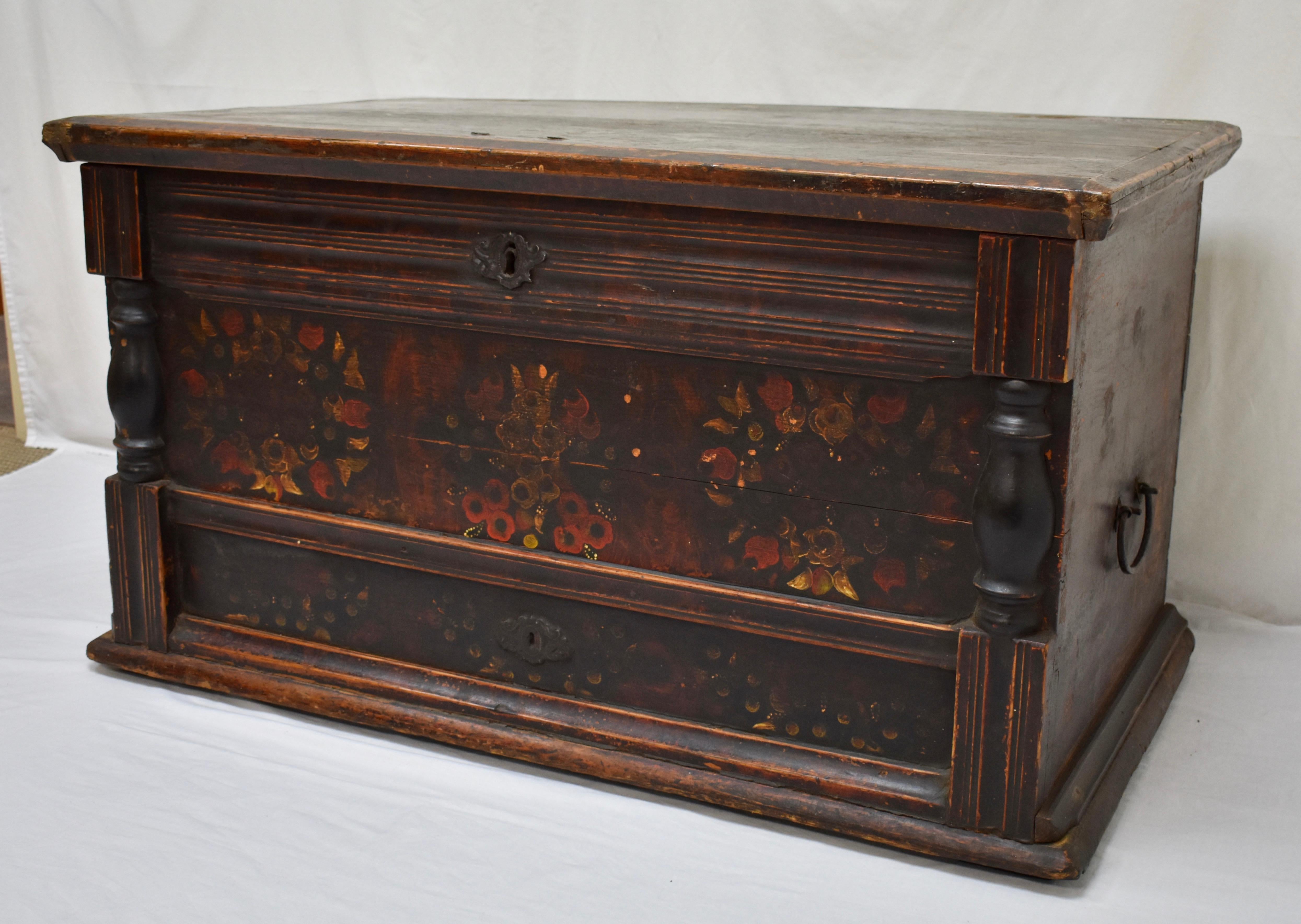 Pine Trunk or Blanket Chest in Original Paint 5
