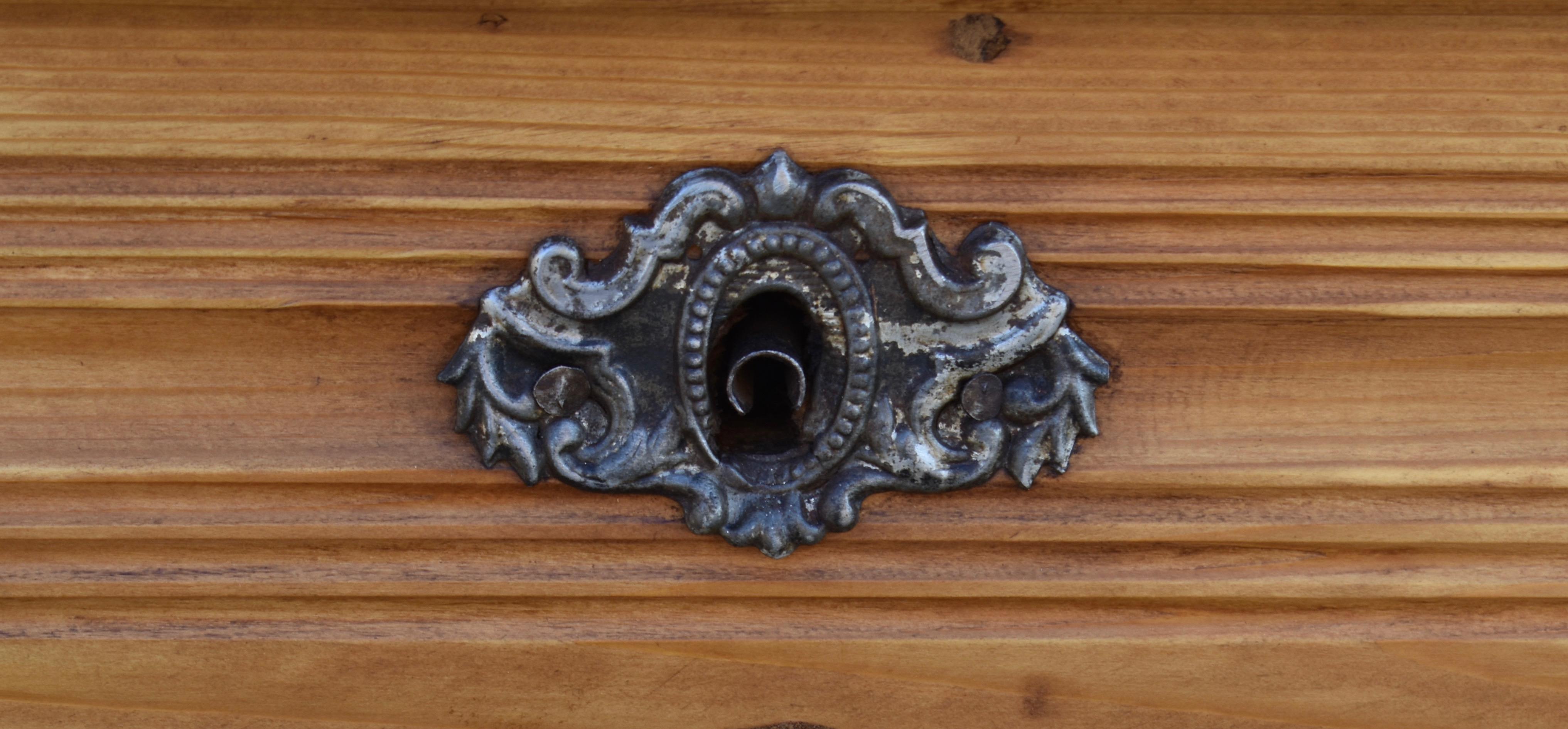Pine Trunk or Mule Chest For Sale 5