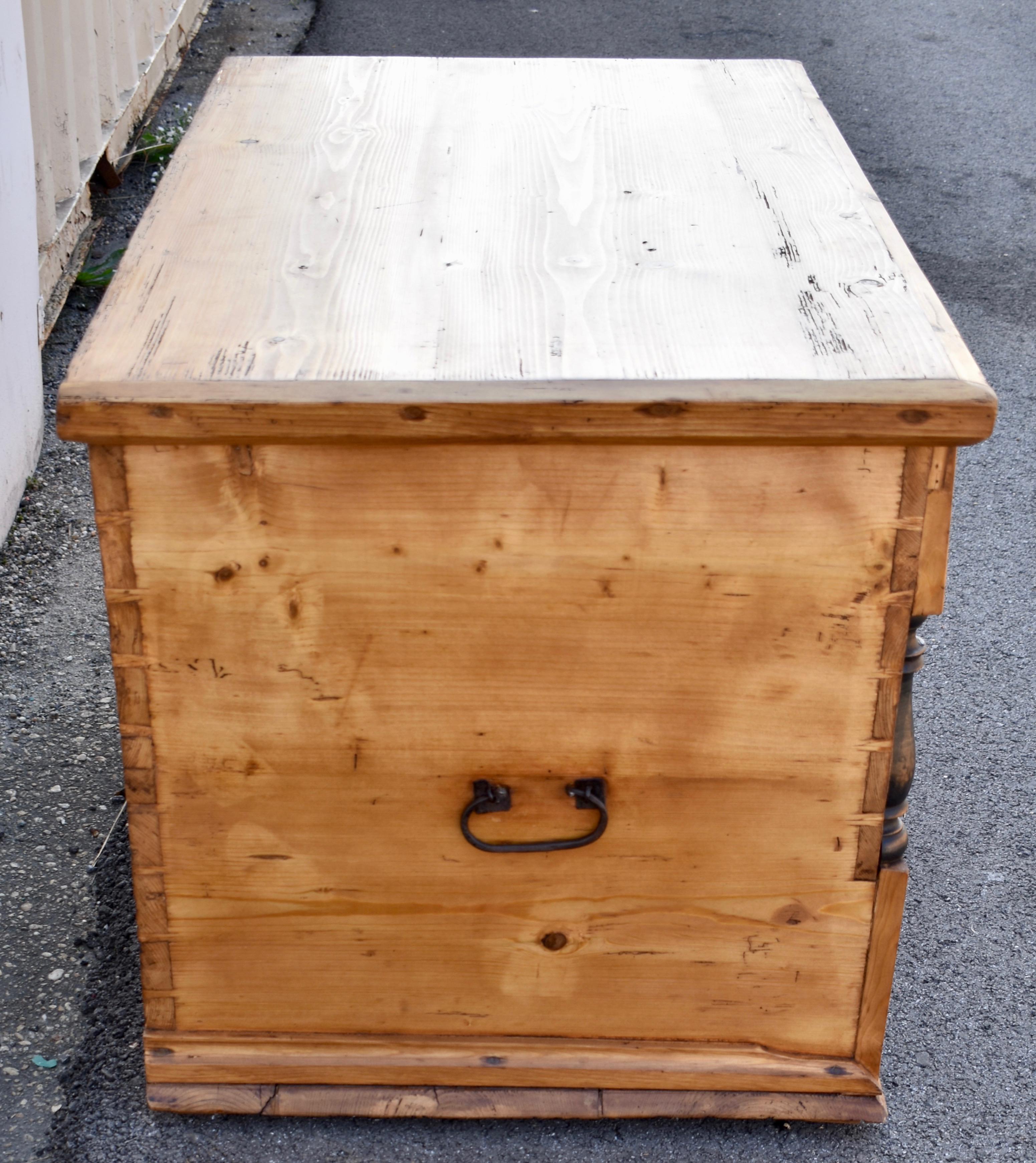 Pine Trunk or Mule Chest In Good Condition For Sale In Baltimore, MD